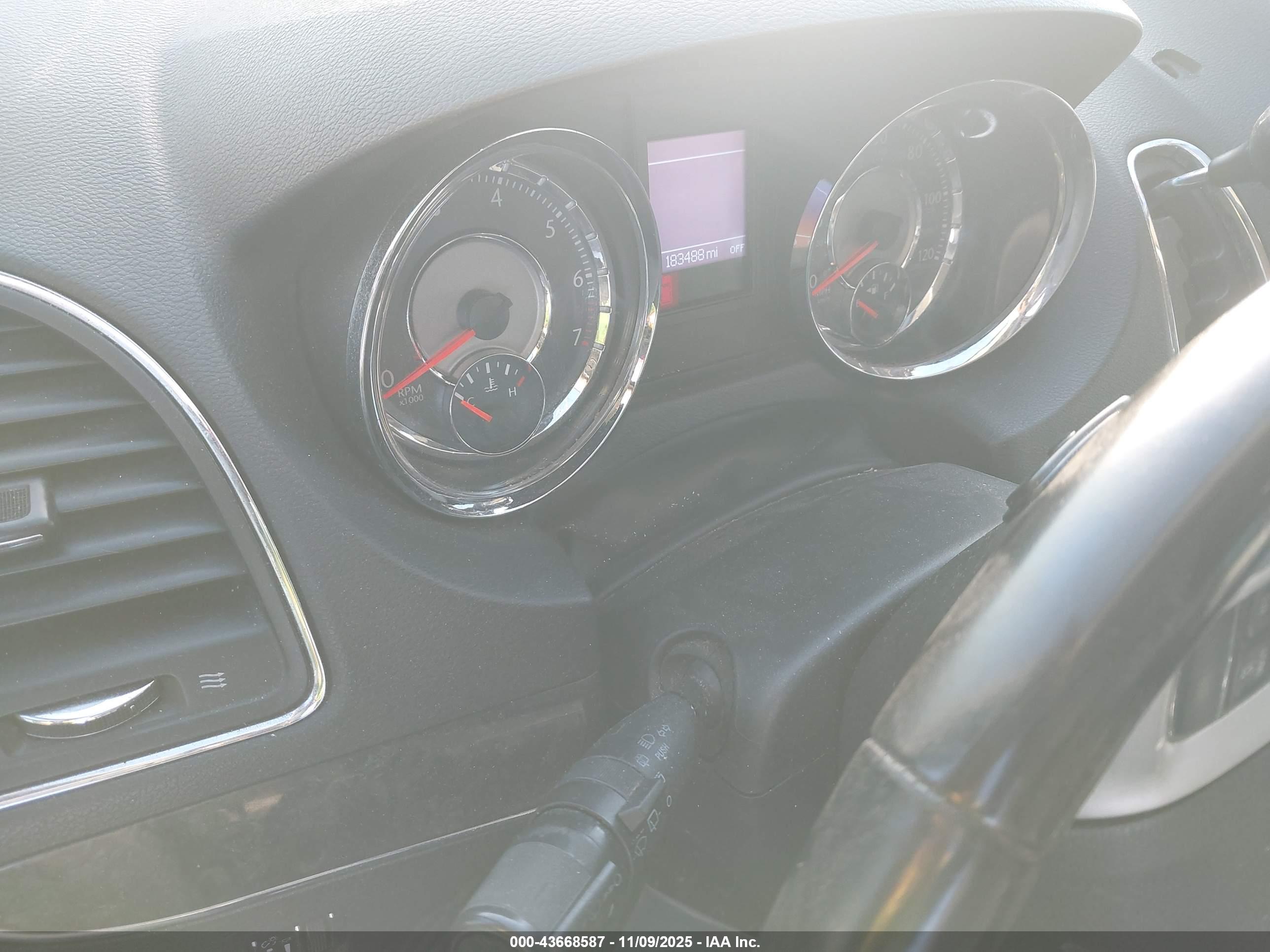 CHRYSLER TOWN image 7