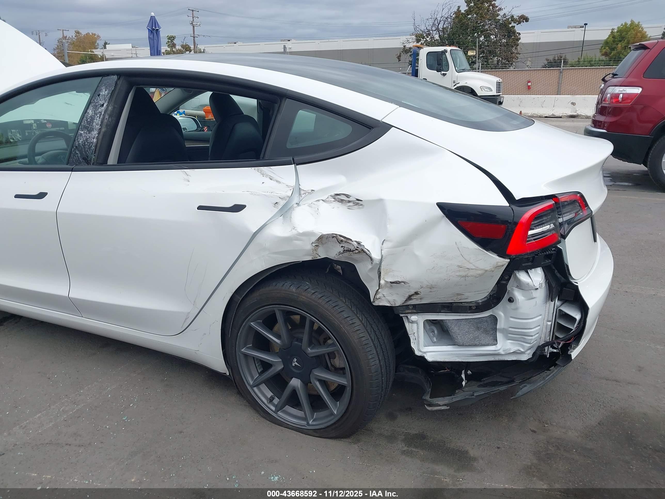 TESLA MODEL image 6