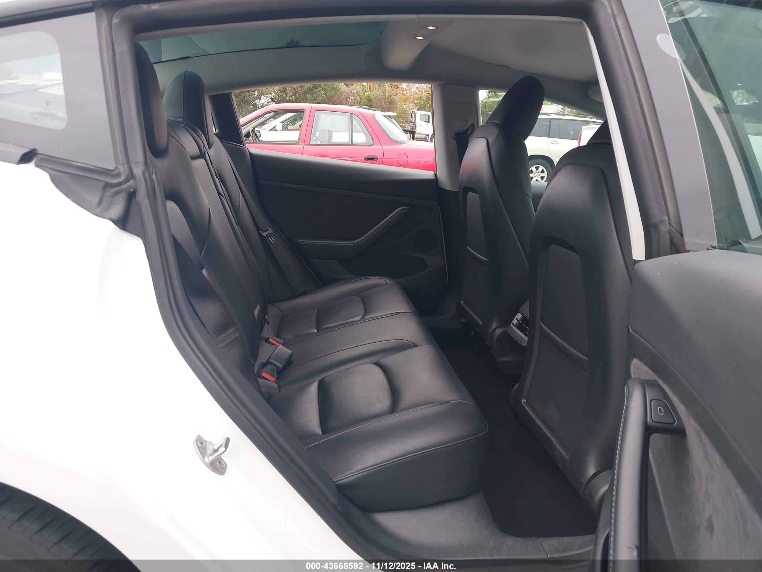TESLA MODEL image 8