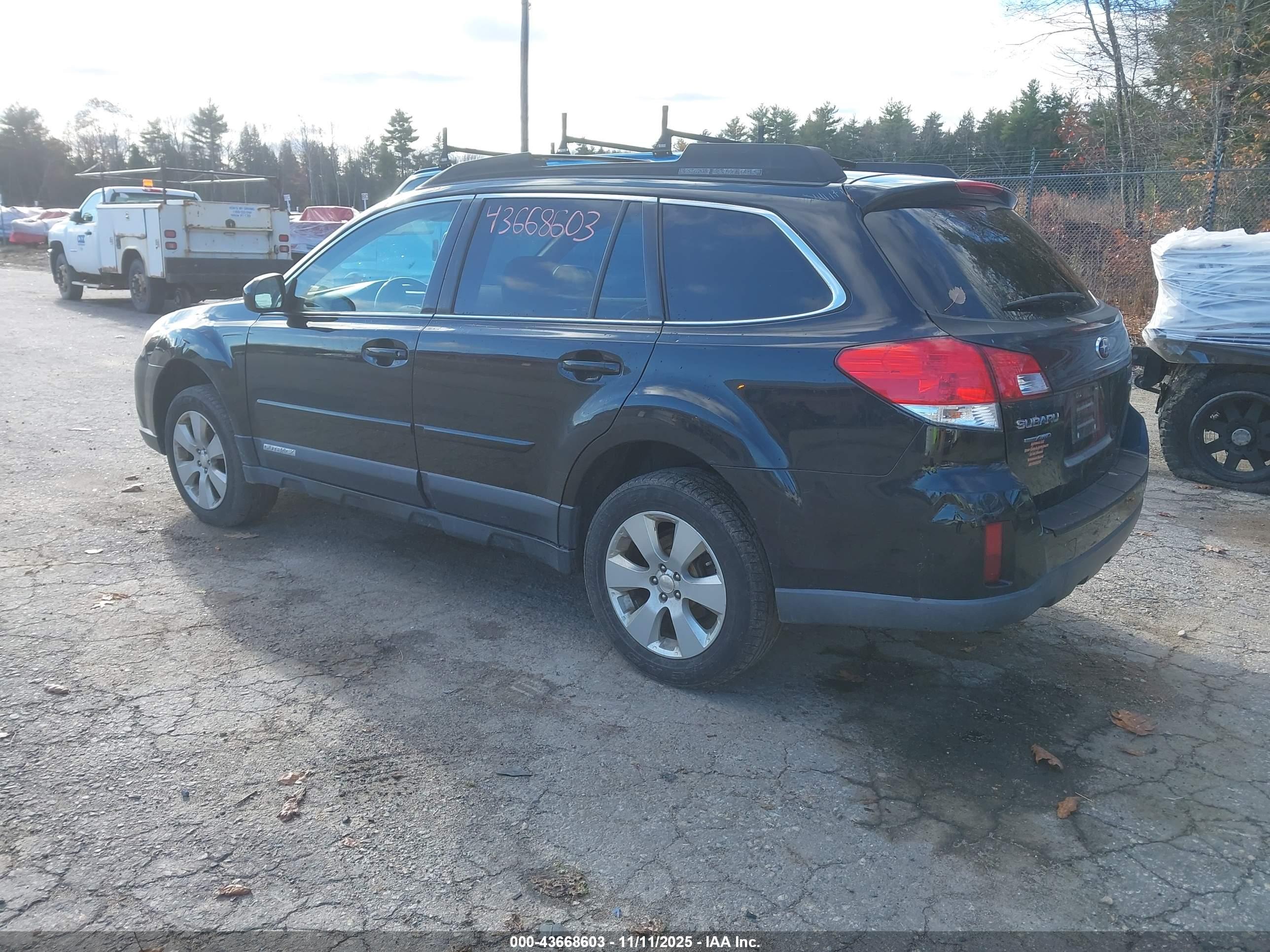 SUBARU OUTBACK image 3