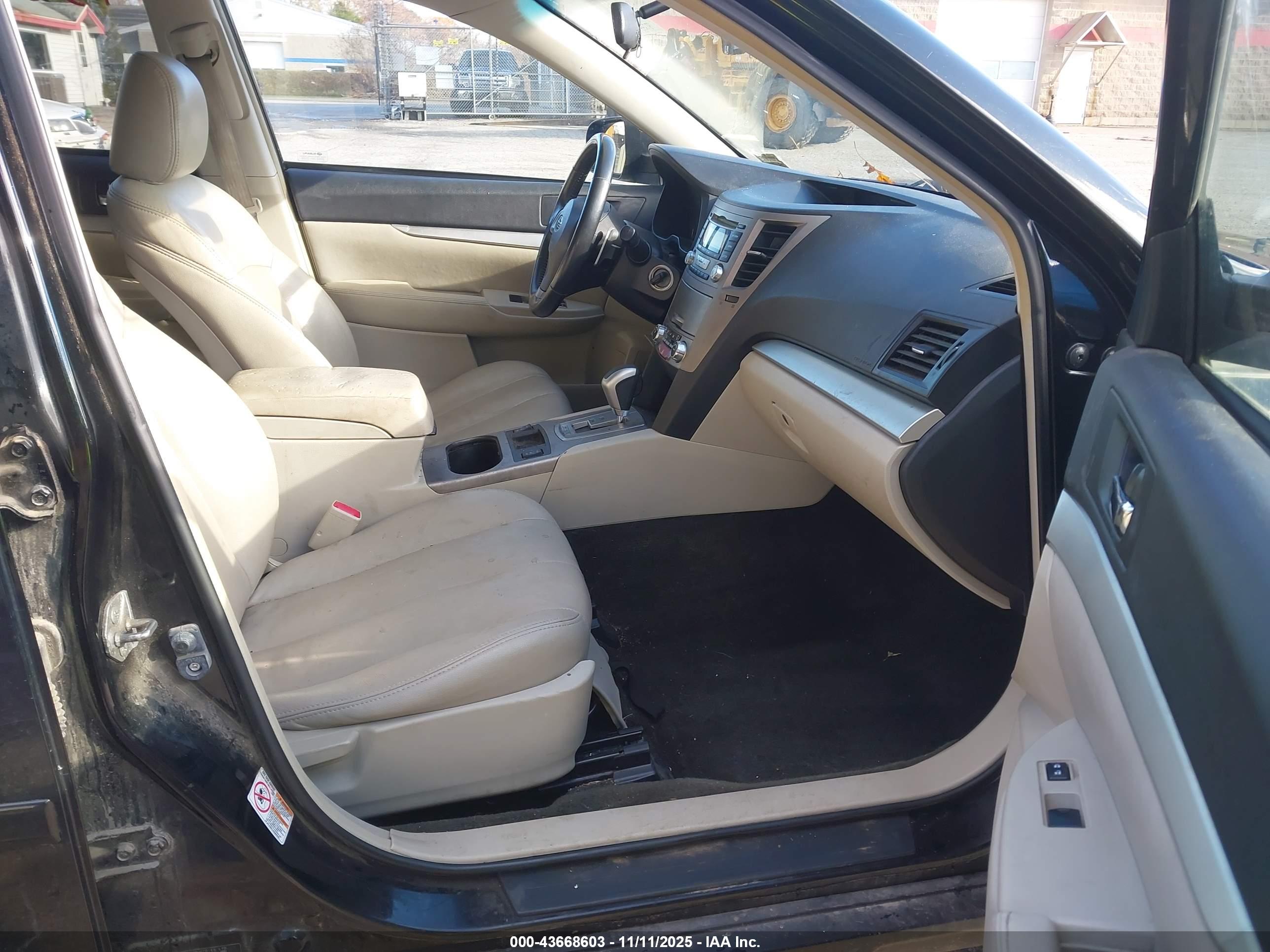 SUBARU OUTBACK image 5