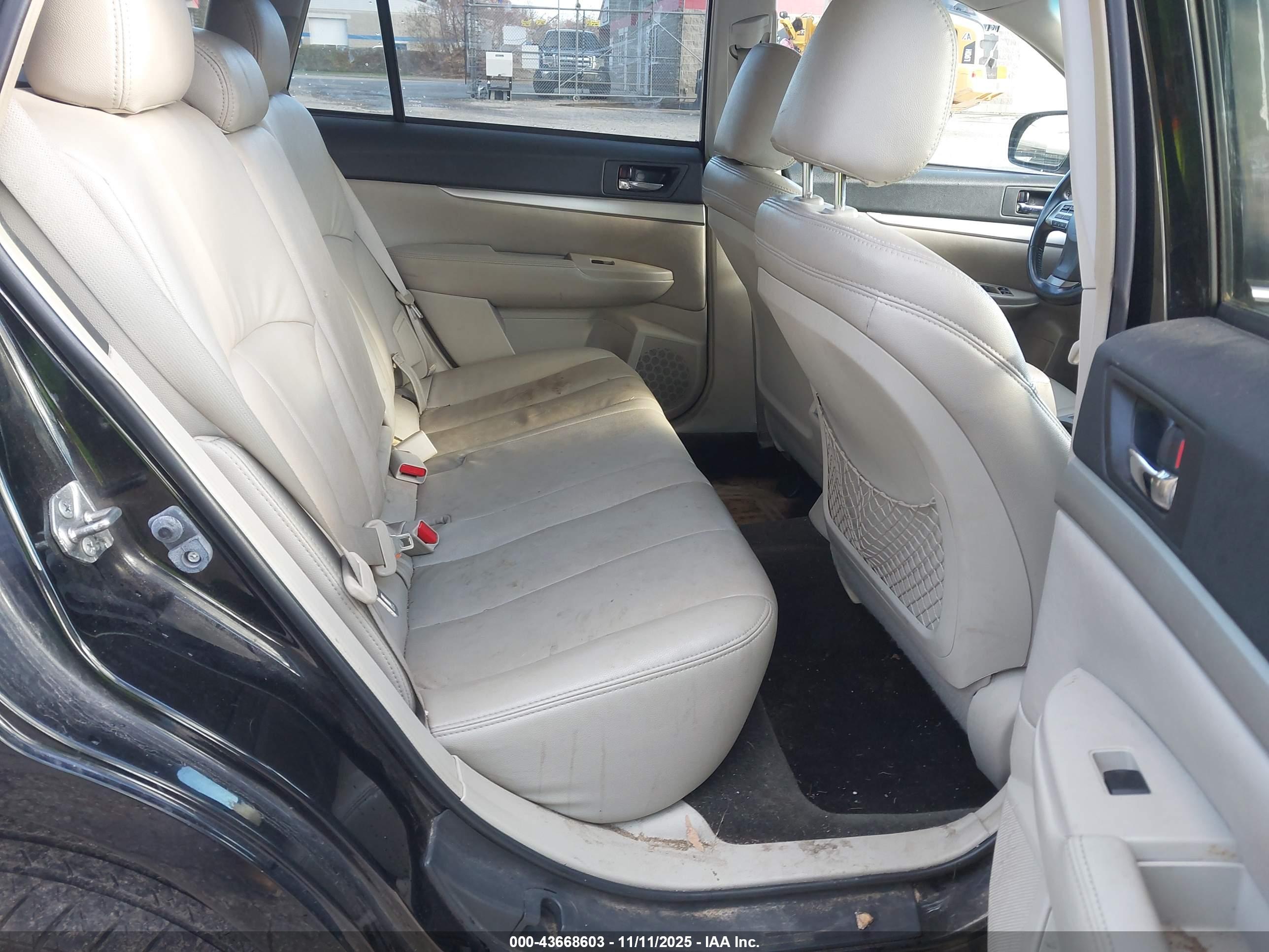 SUBARU OUTBACK image 8