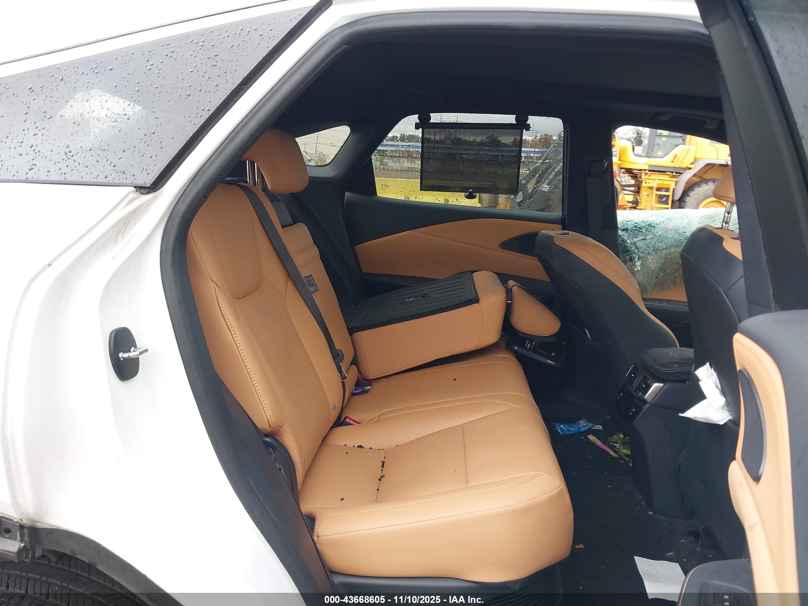 LEXUS RX image 8