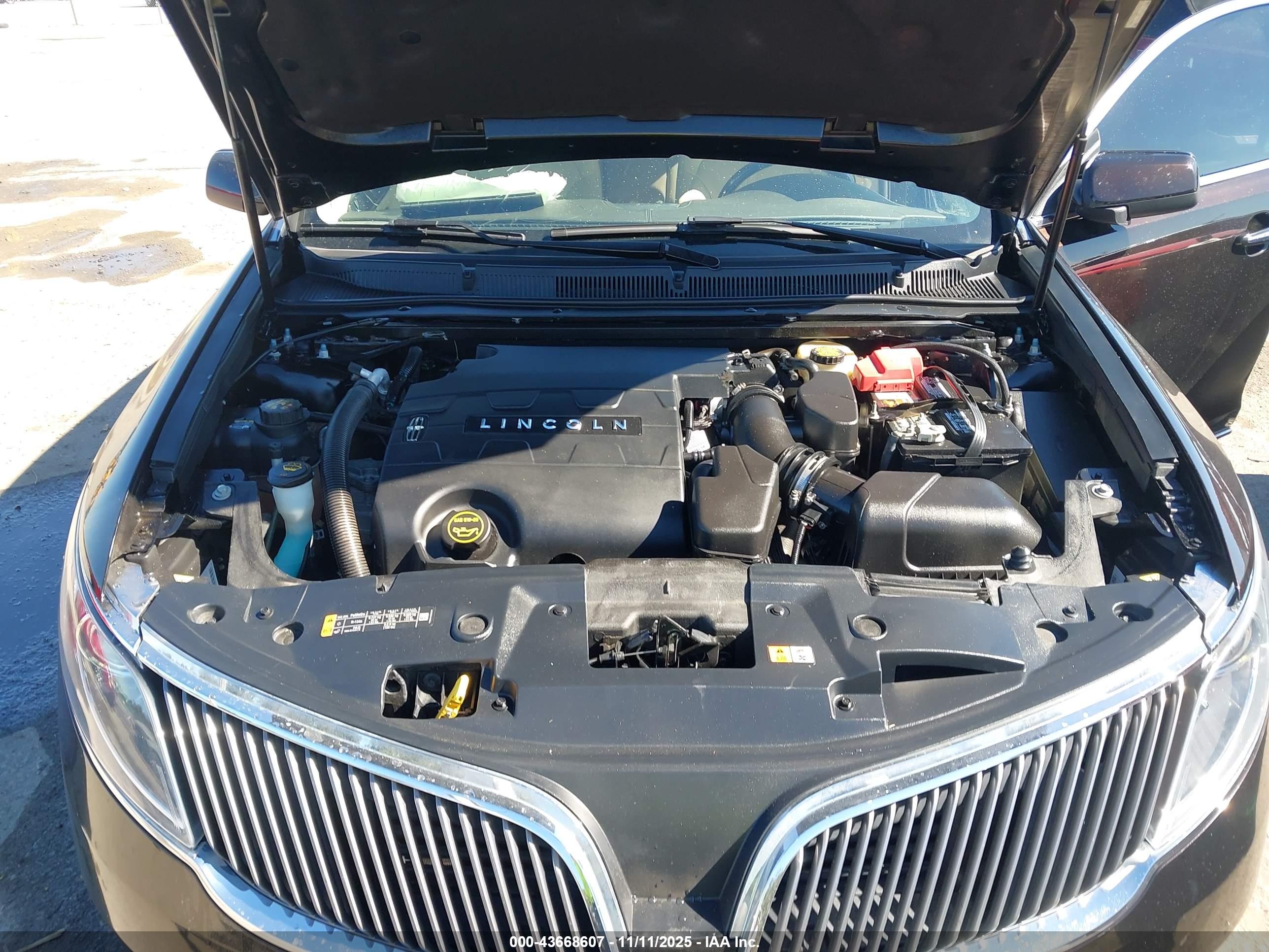 LINCOLN MKS image 10