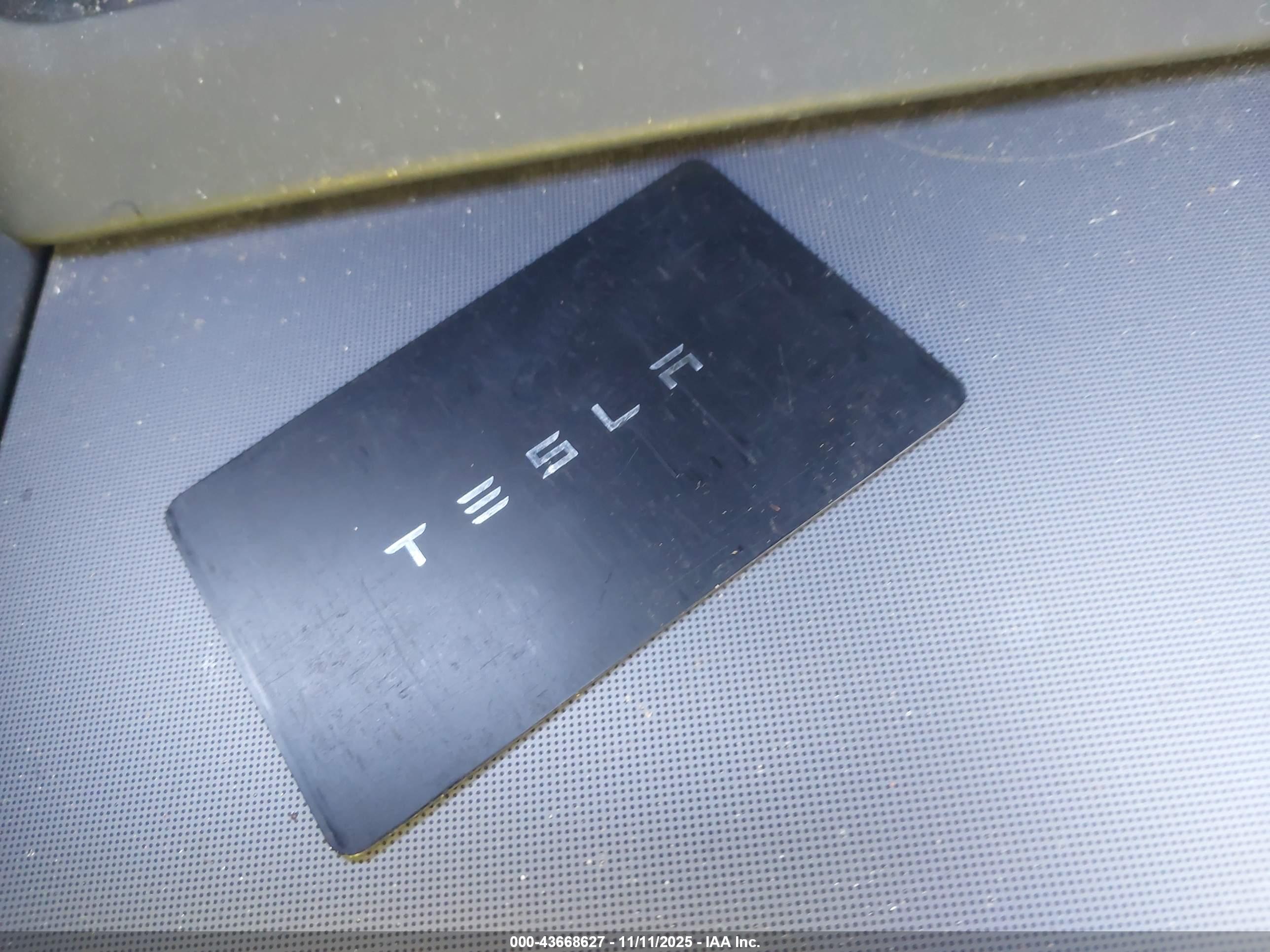 TESLA MODEL image 11