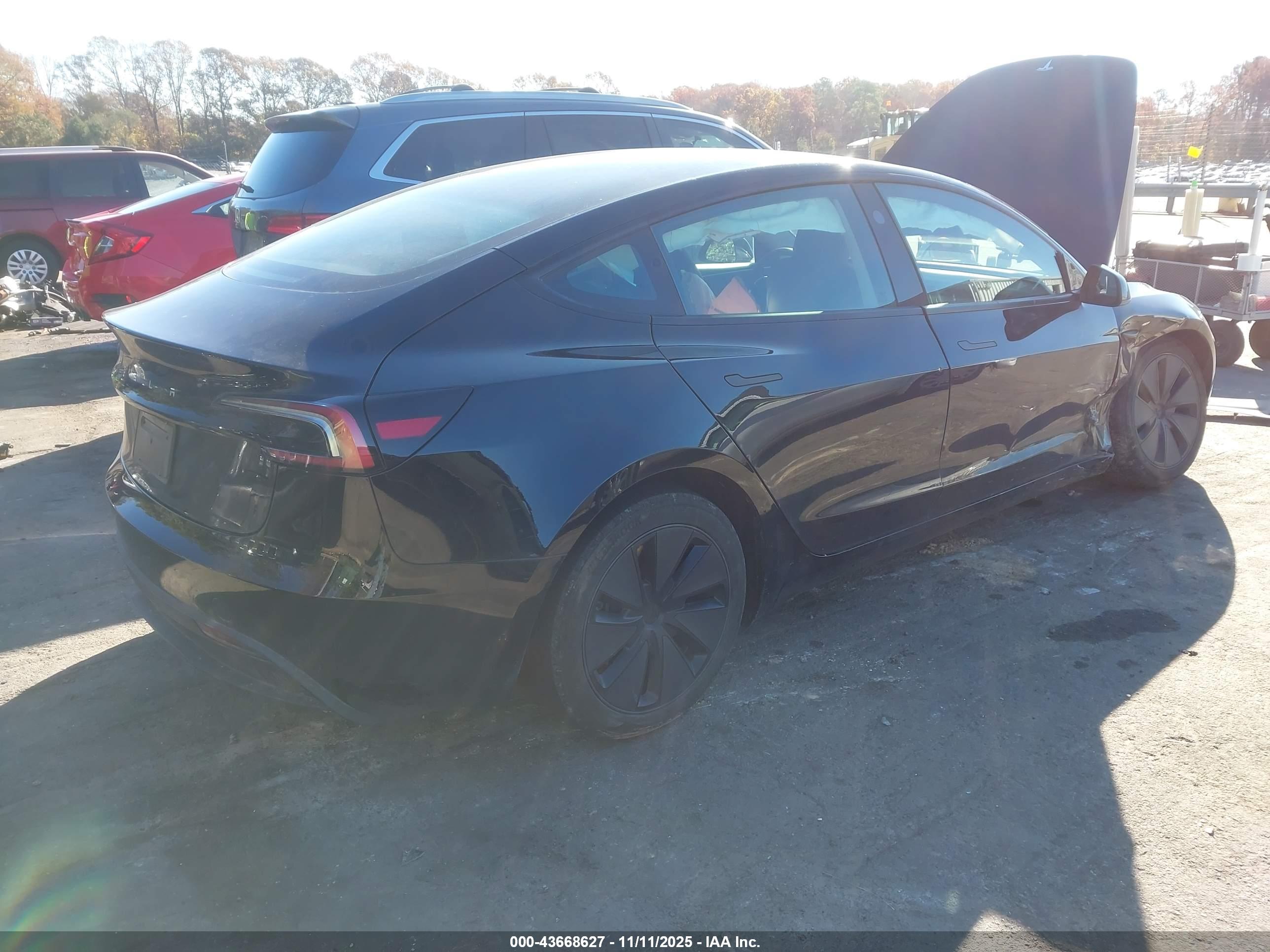 TESLA MODEL image 4