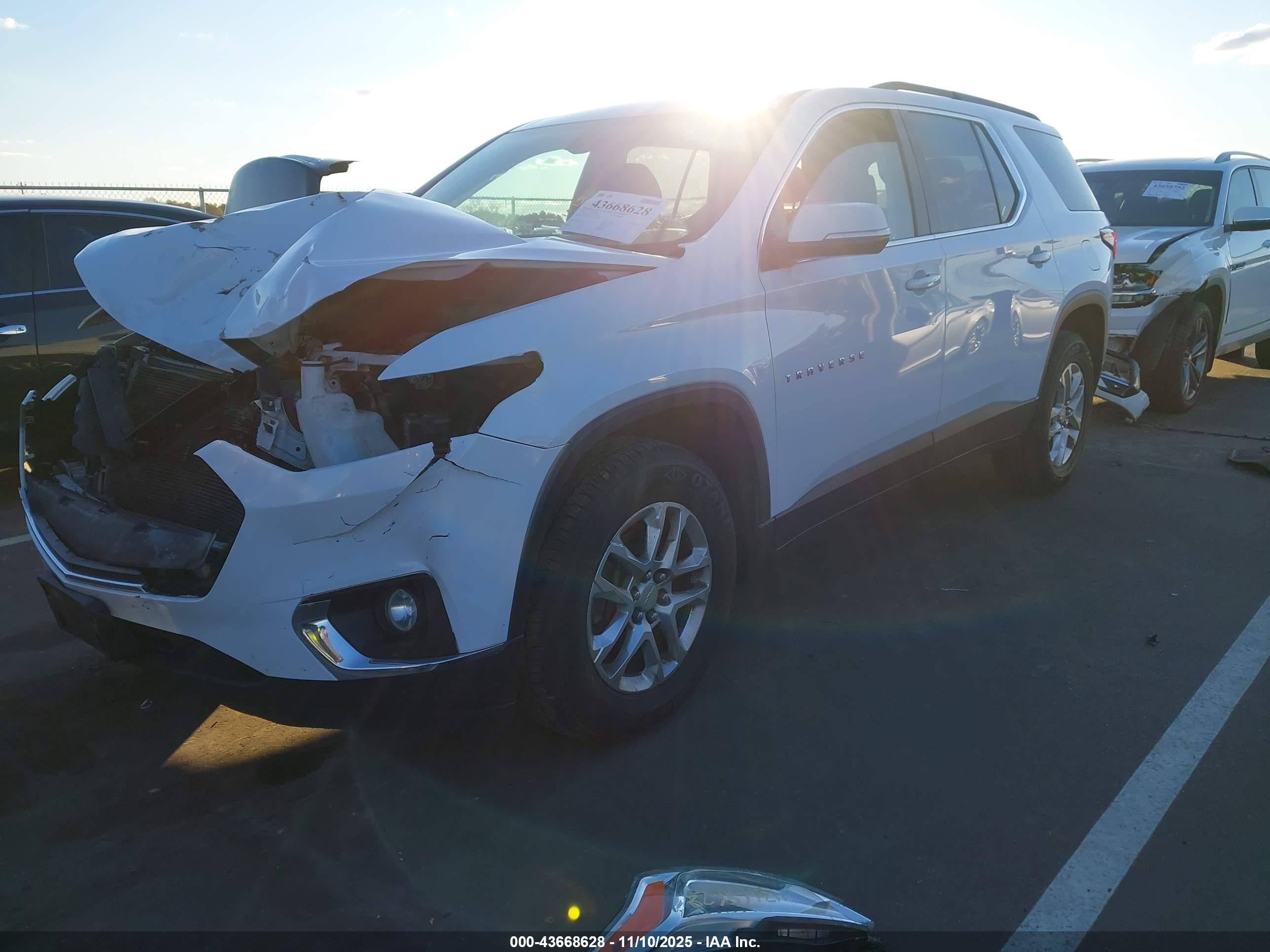 CHEVROLET TRAVERSE image 2
