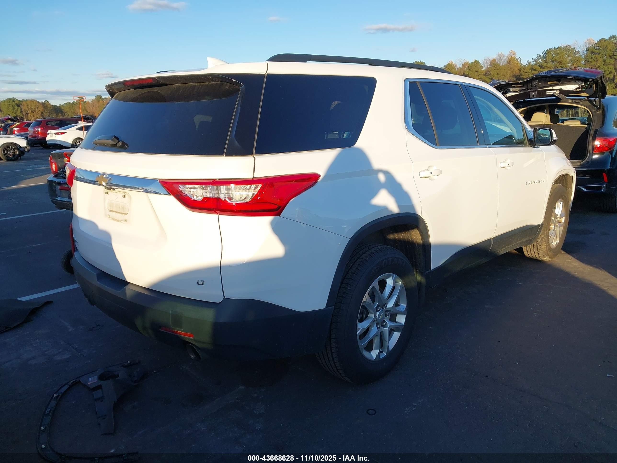 CHEVROLET TRAVERSE image 4