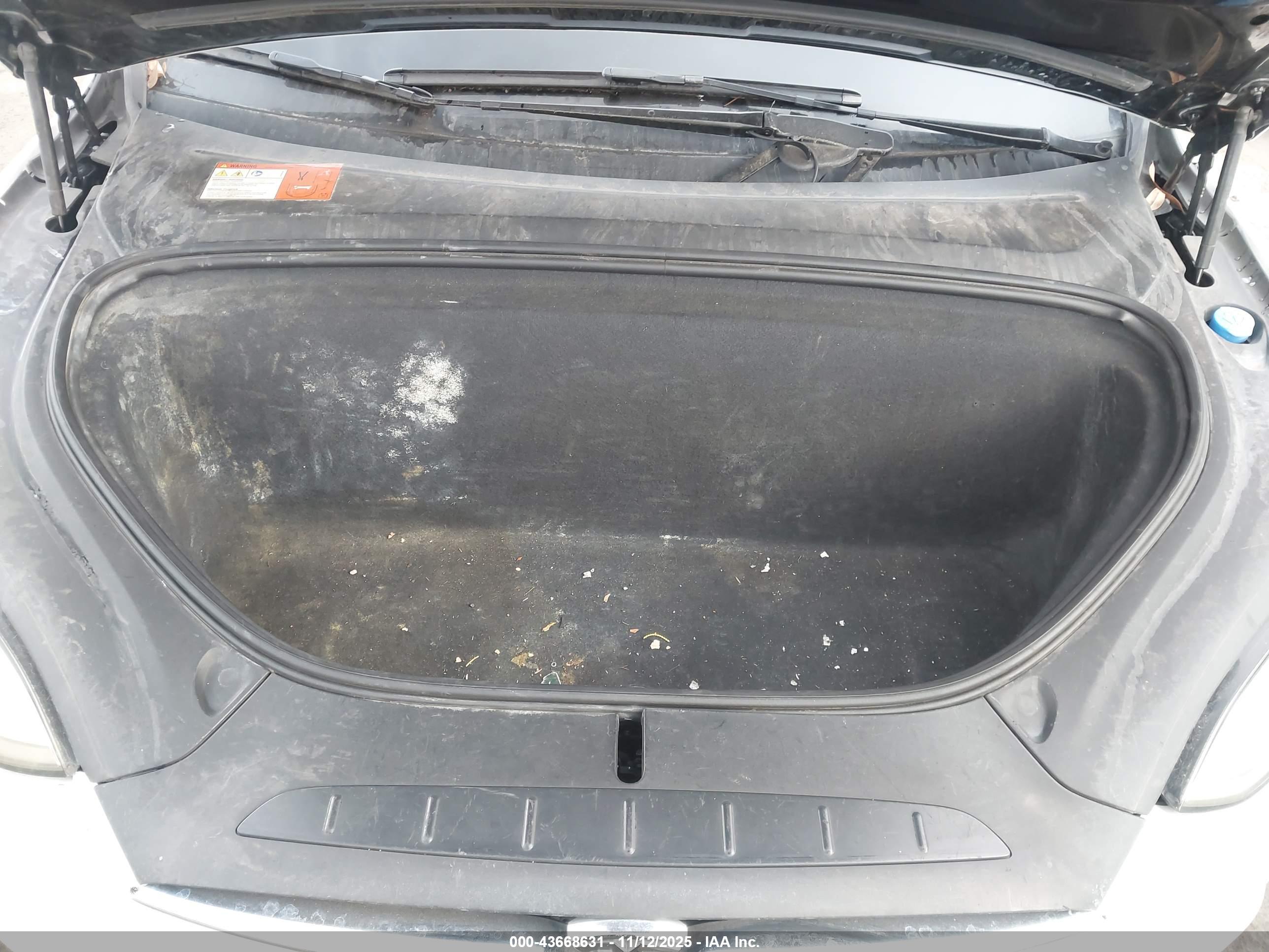 TESLA MODEL image 10