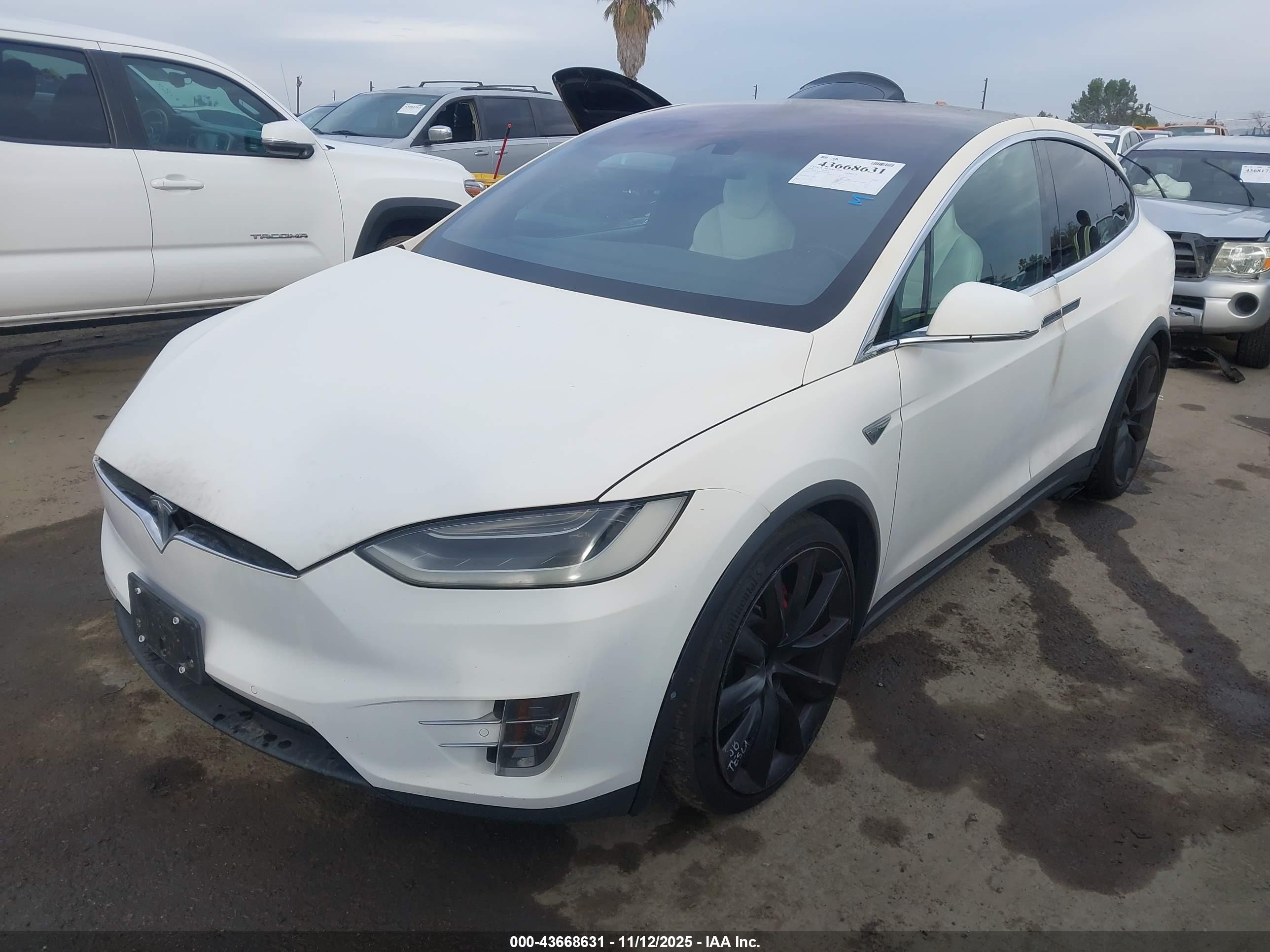 TESLA MODEL image 2