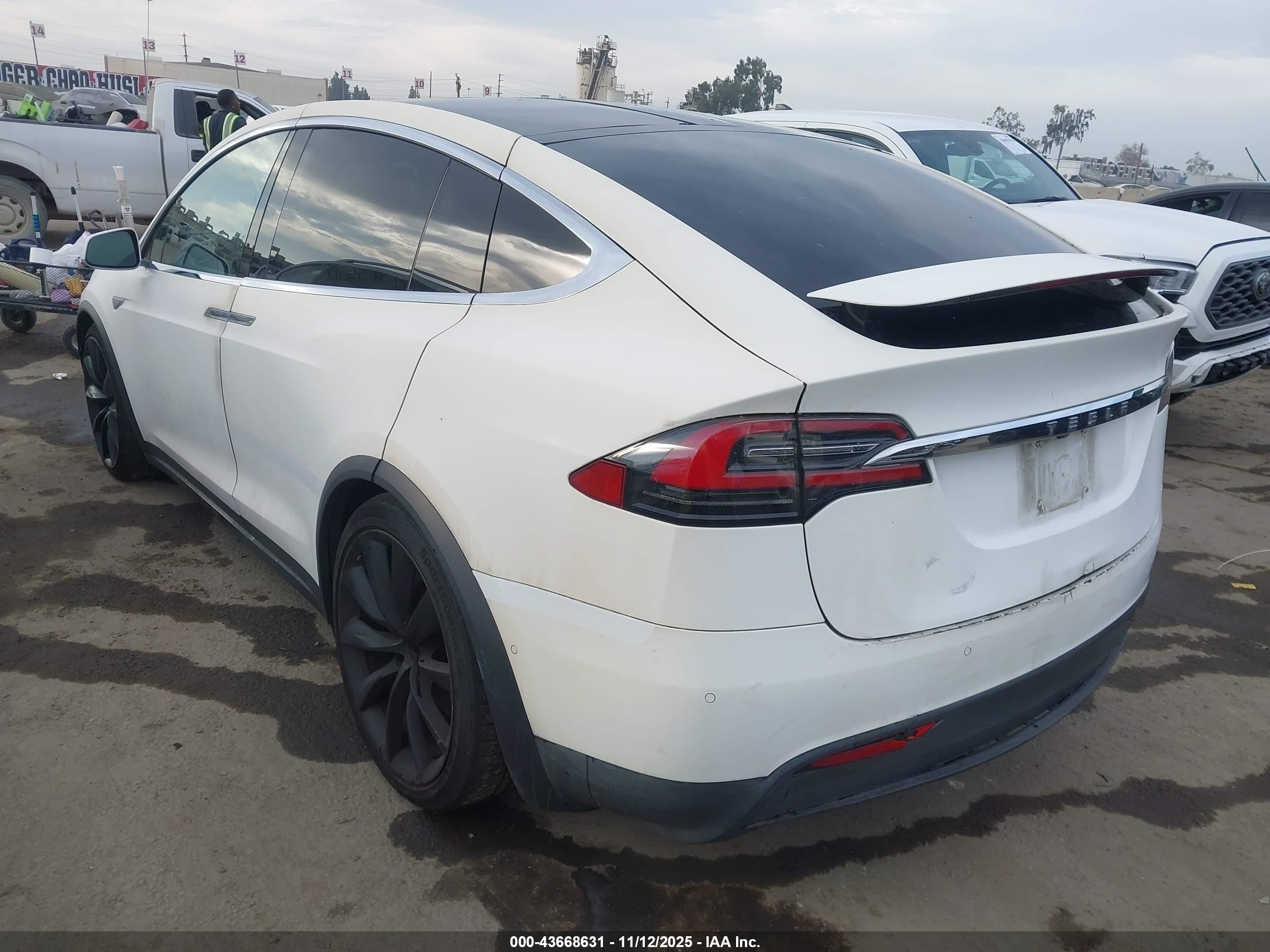 TESLA MODEL image 3