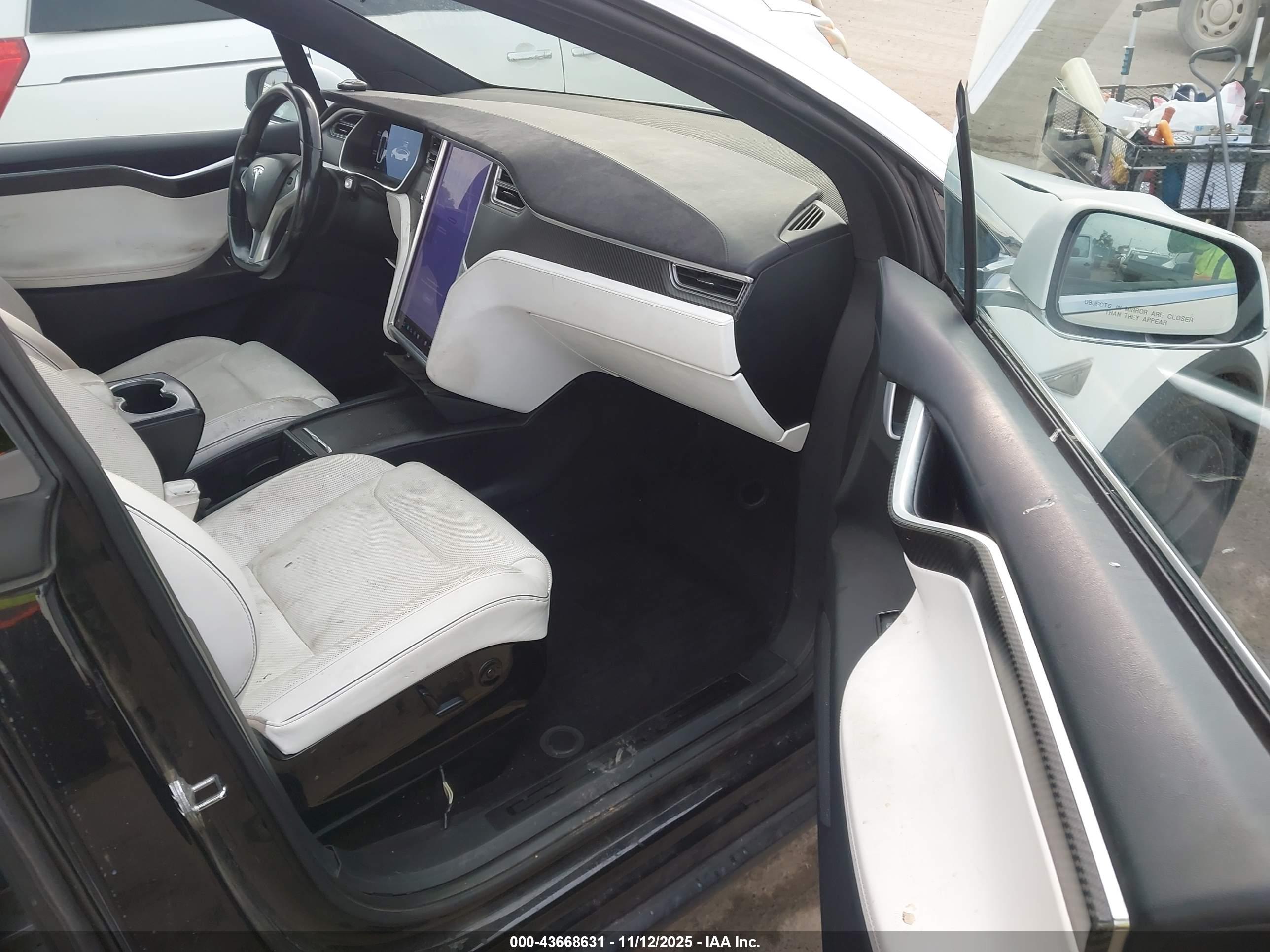 TESLA MODEL image 5
