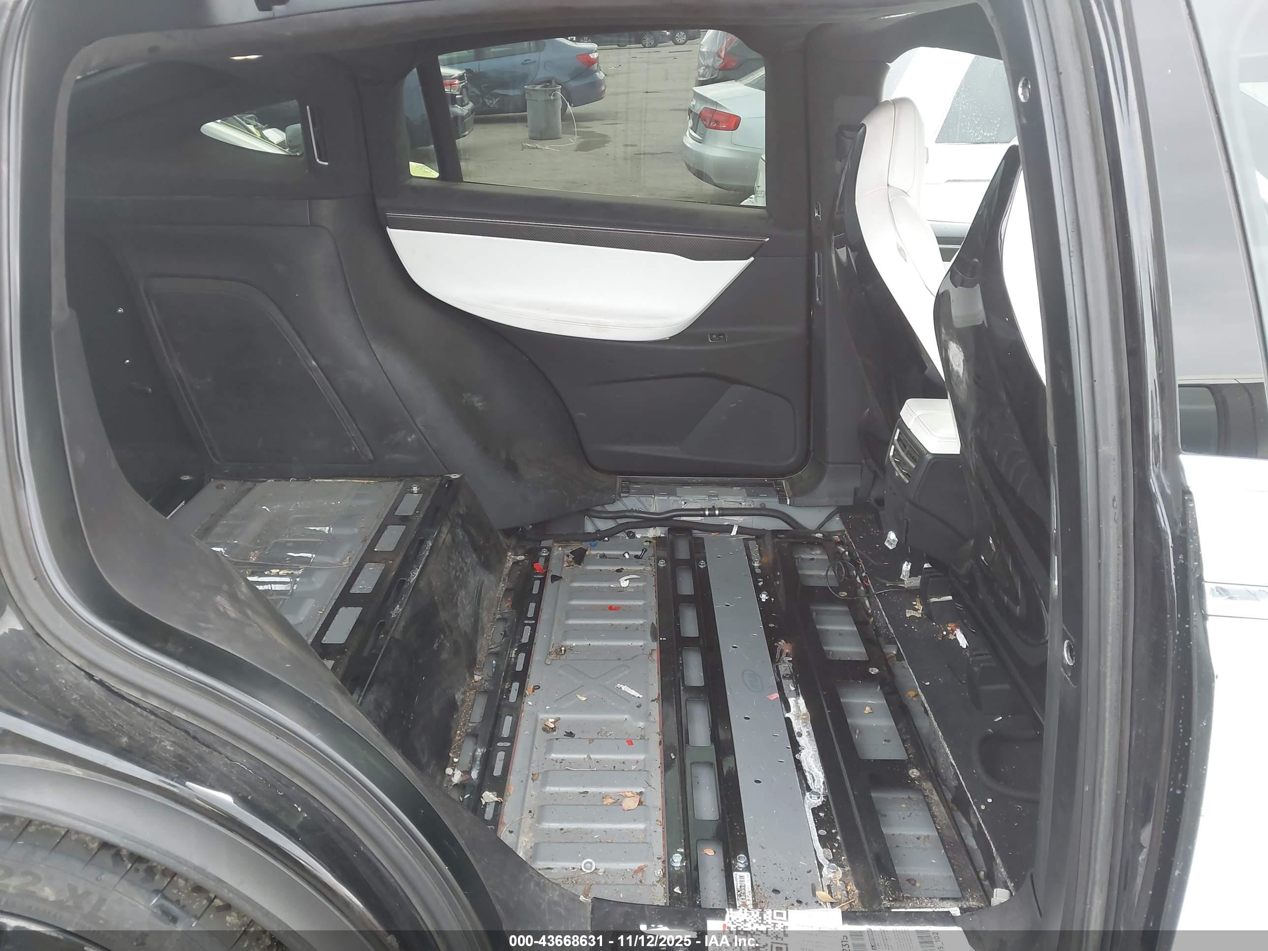 TESLA MODEL image 8