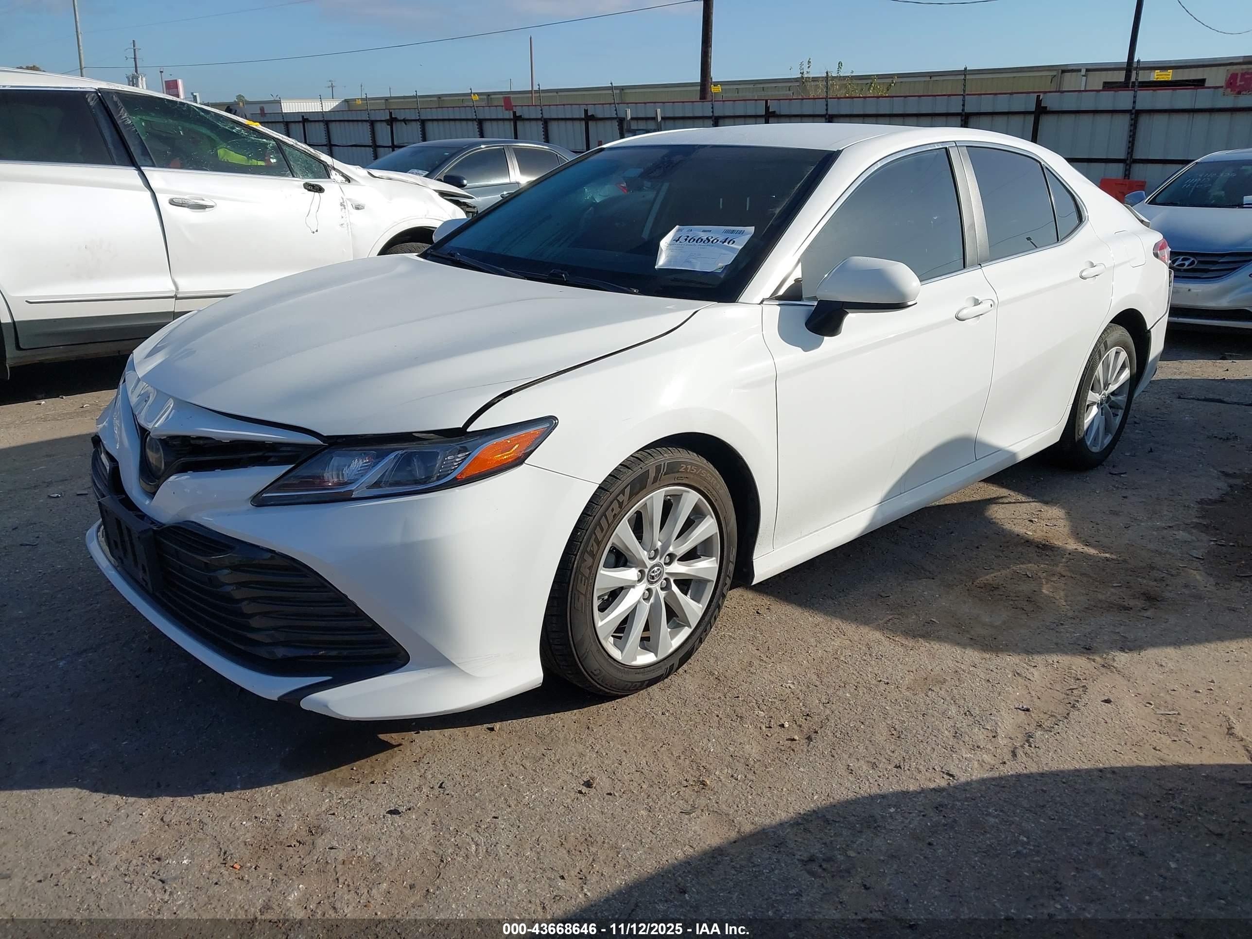 TOYOTA CAMRY image 2