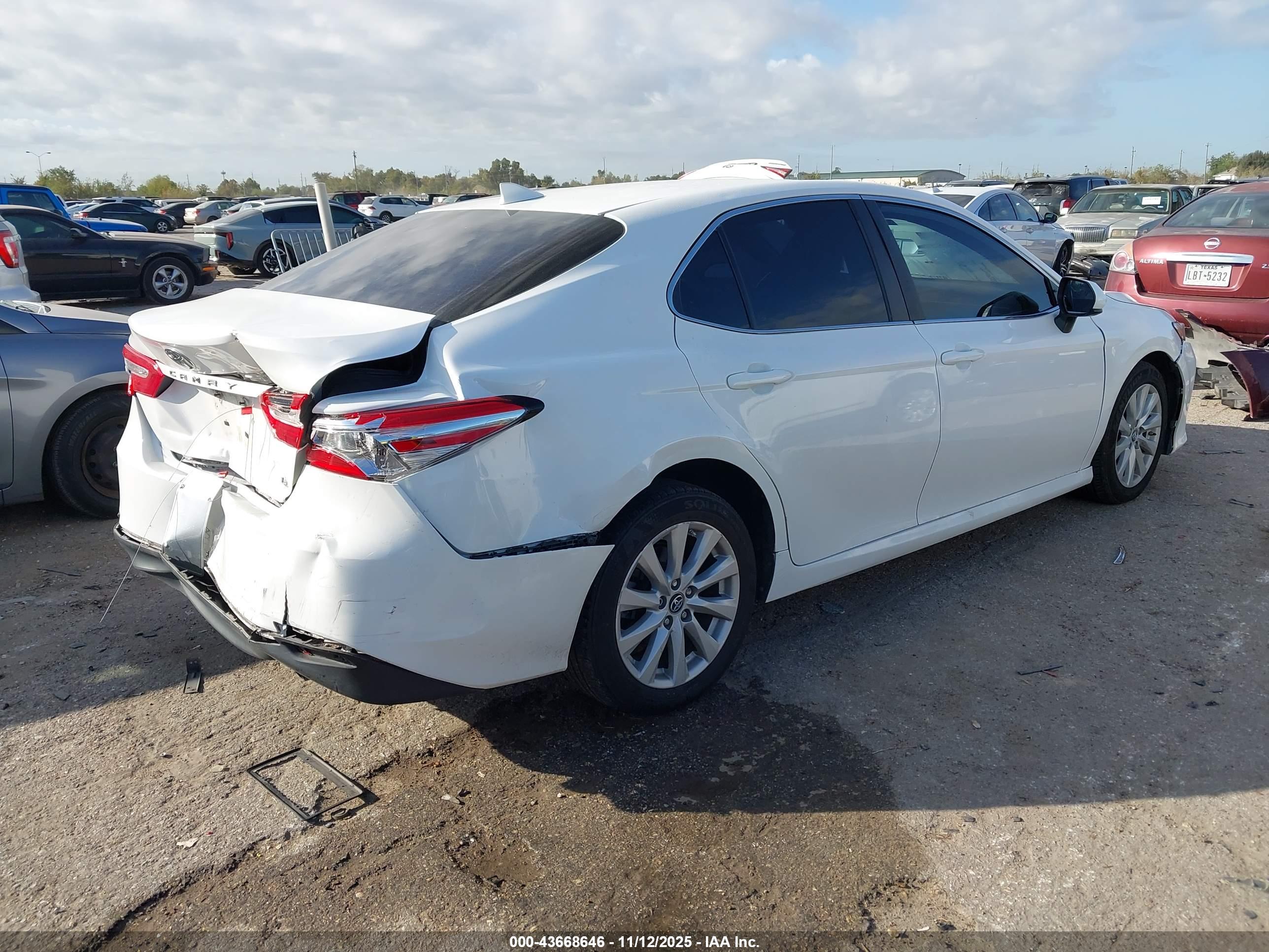 TOYOTA CAMRY image 4