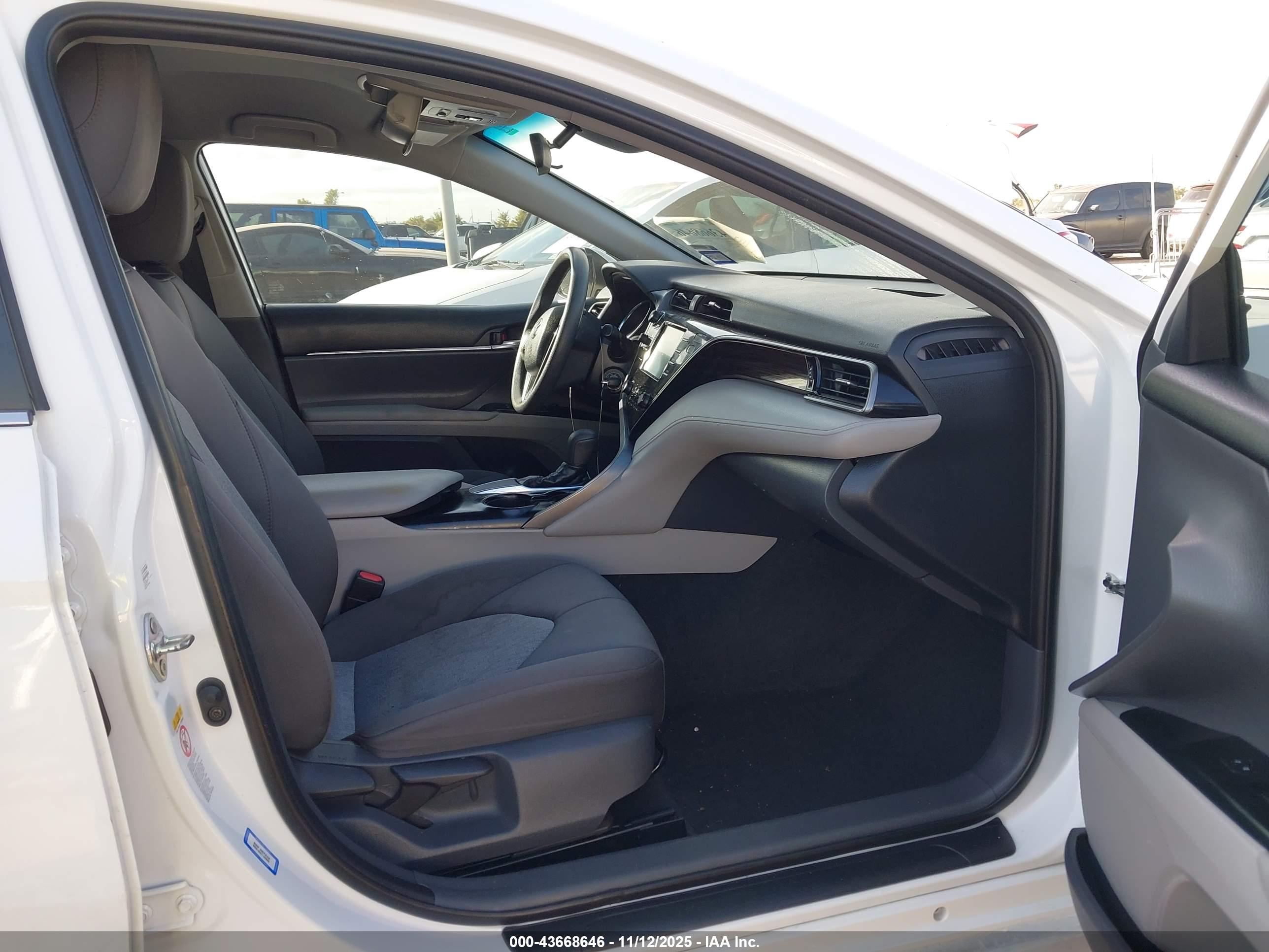TOYOTA CAMRY image 5