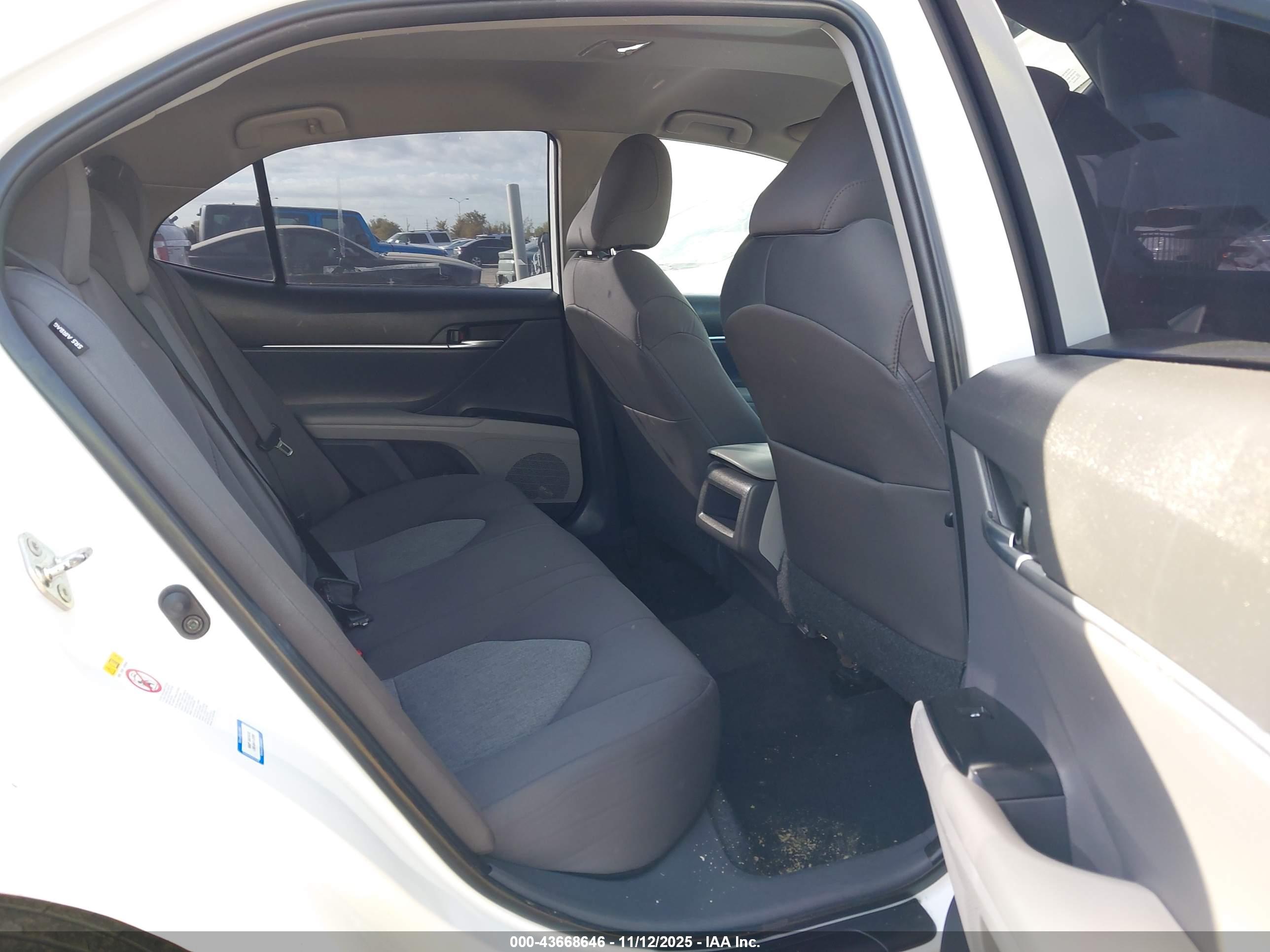 TOYOTA CAMRY image 8