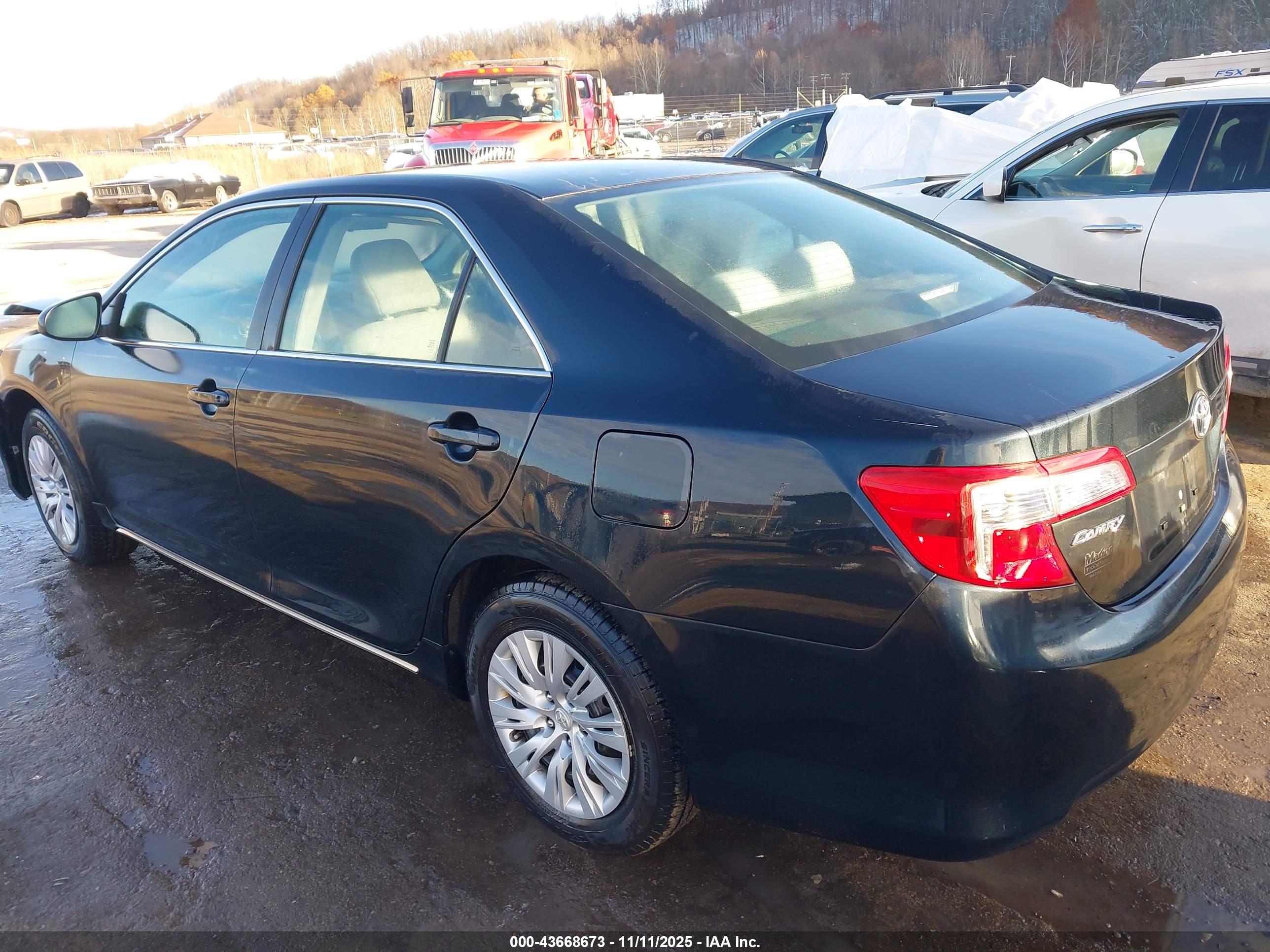 TOYOTA CAMRY image 3