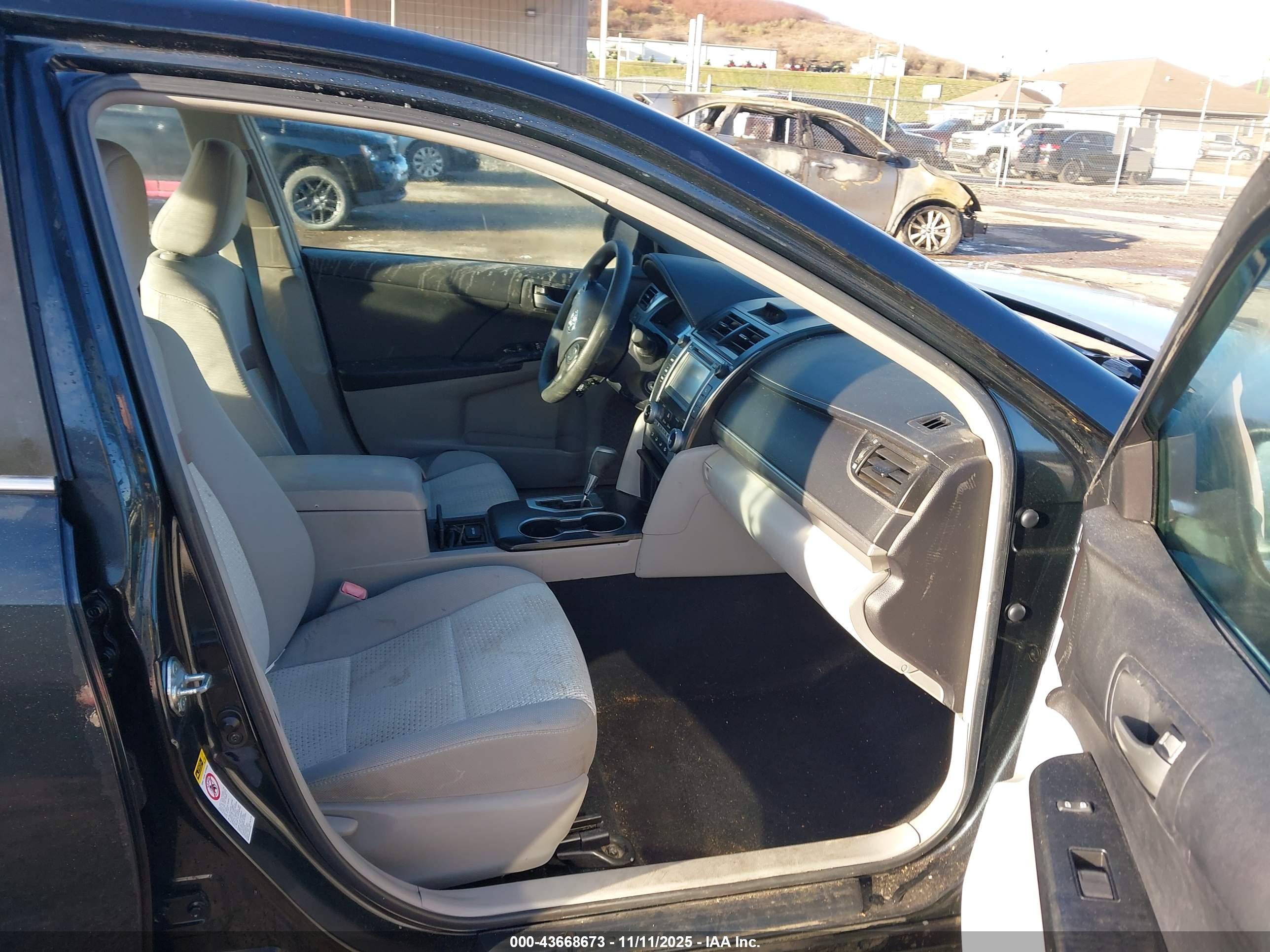 TOYOTA CAMRY image 5