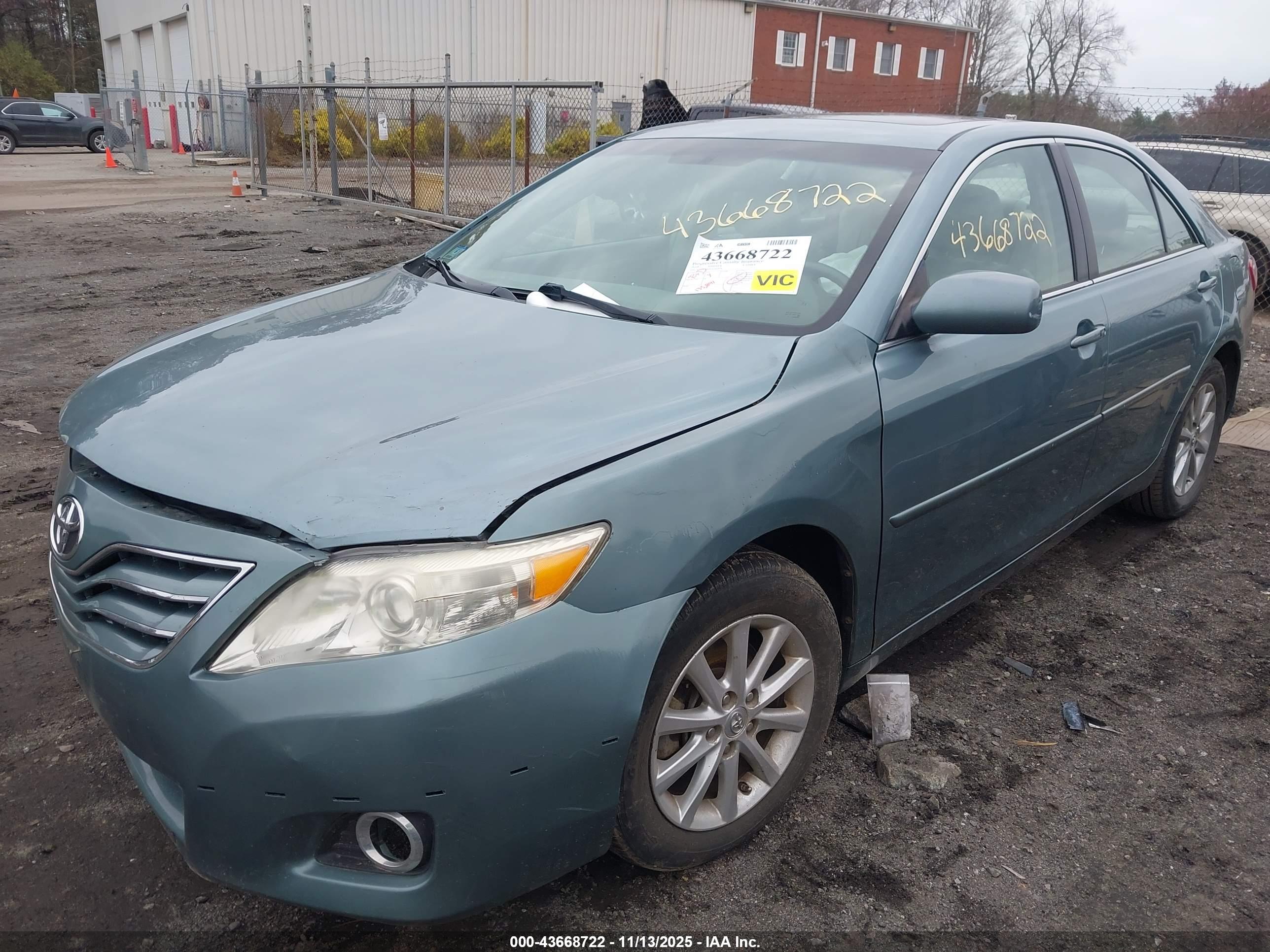 TOYOTA CAMRY image 2