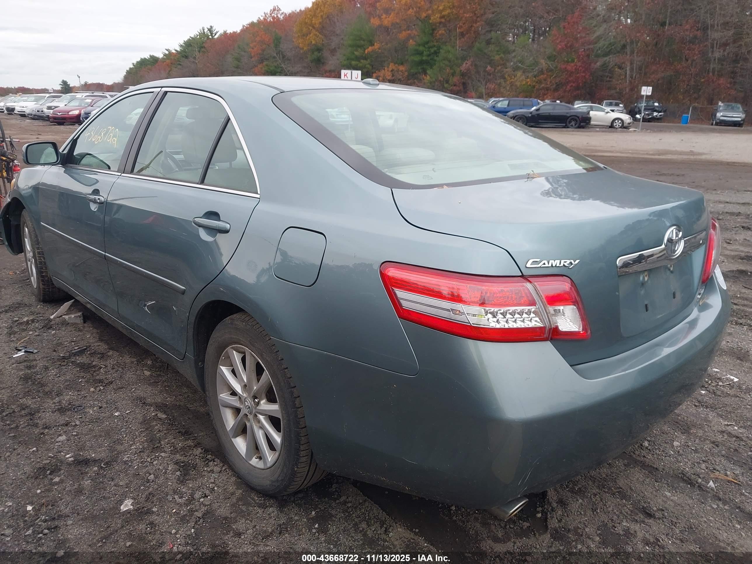 TOYOTA CAMRY image 3