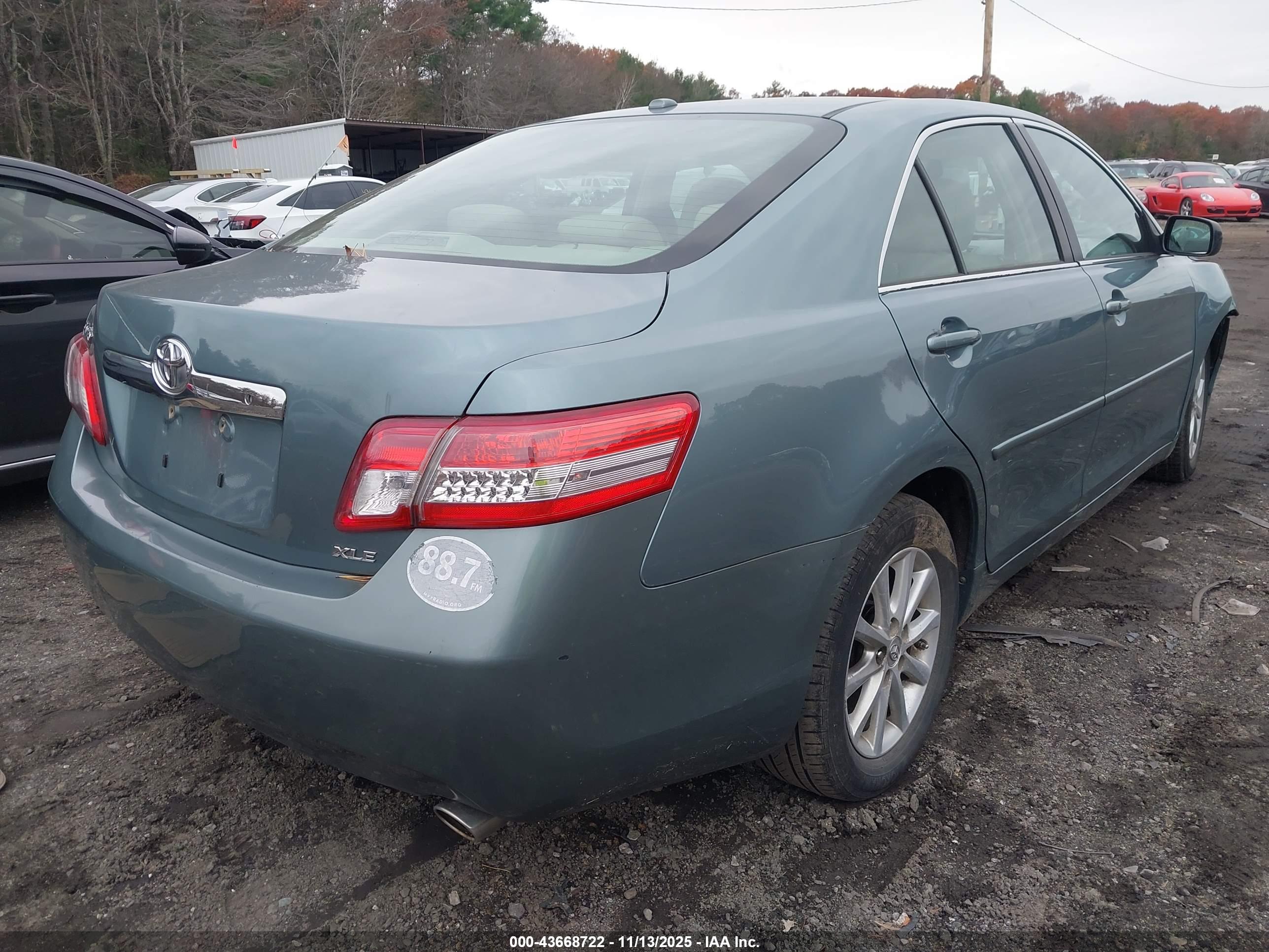 TOYOTA CAMRY image 4