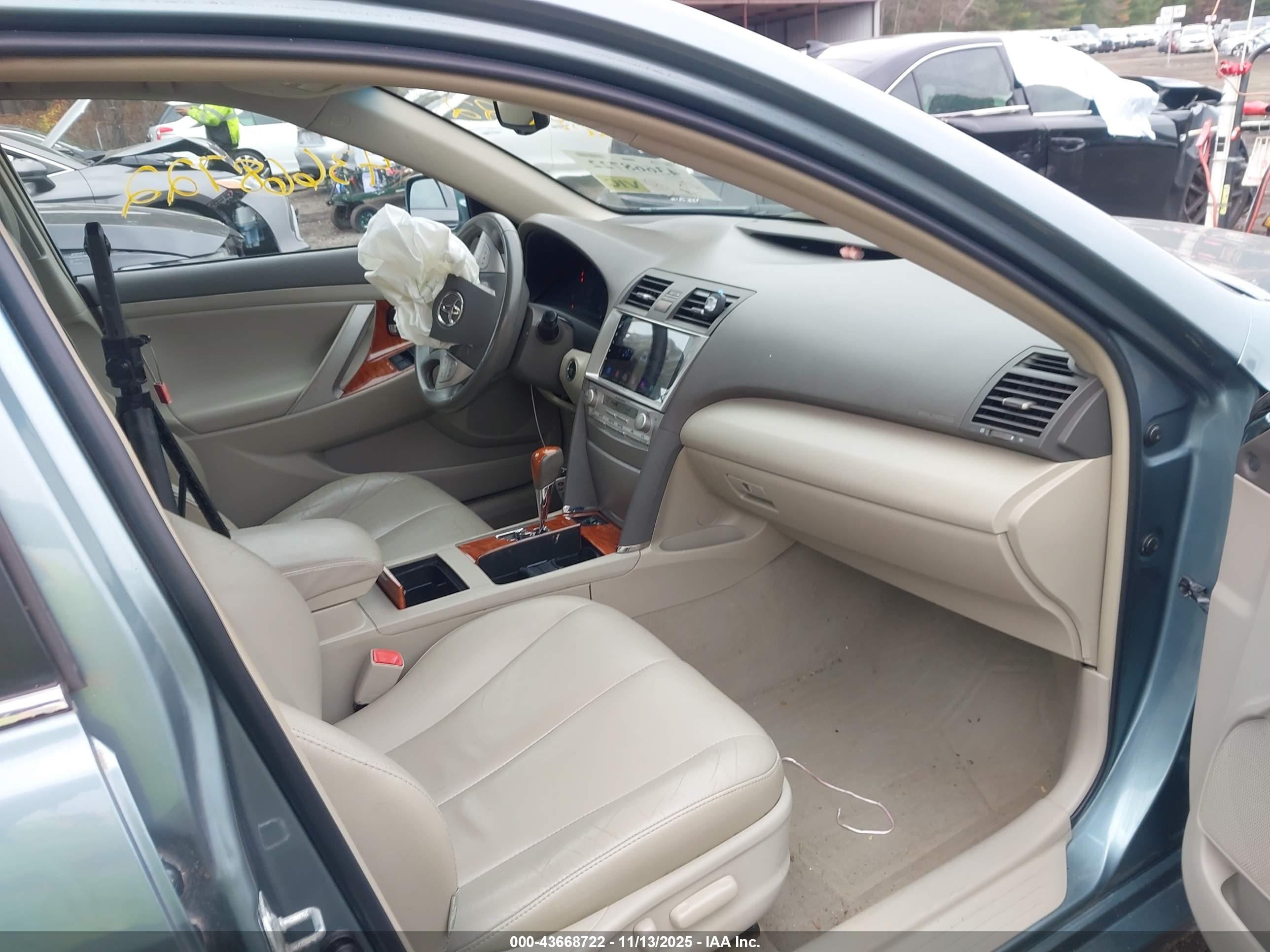 TOYOTA CAMRY image 5