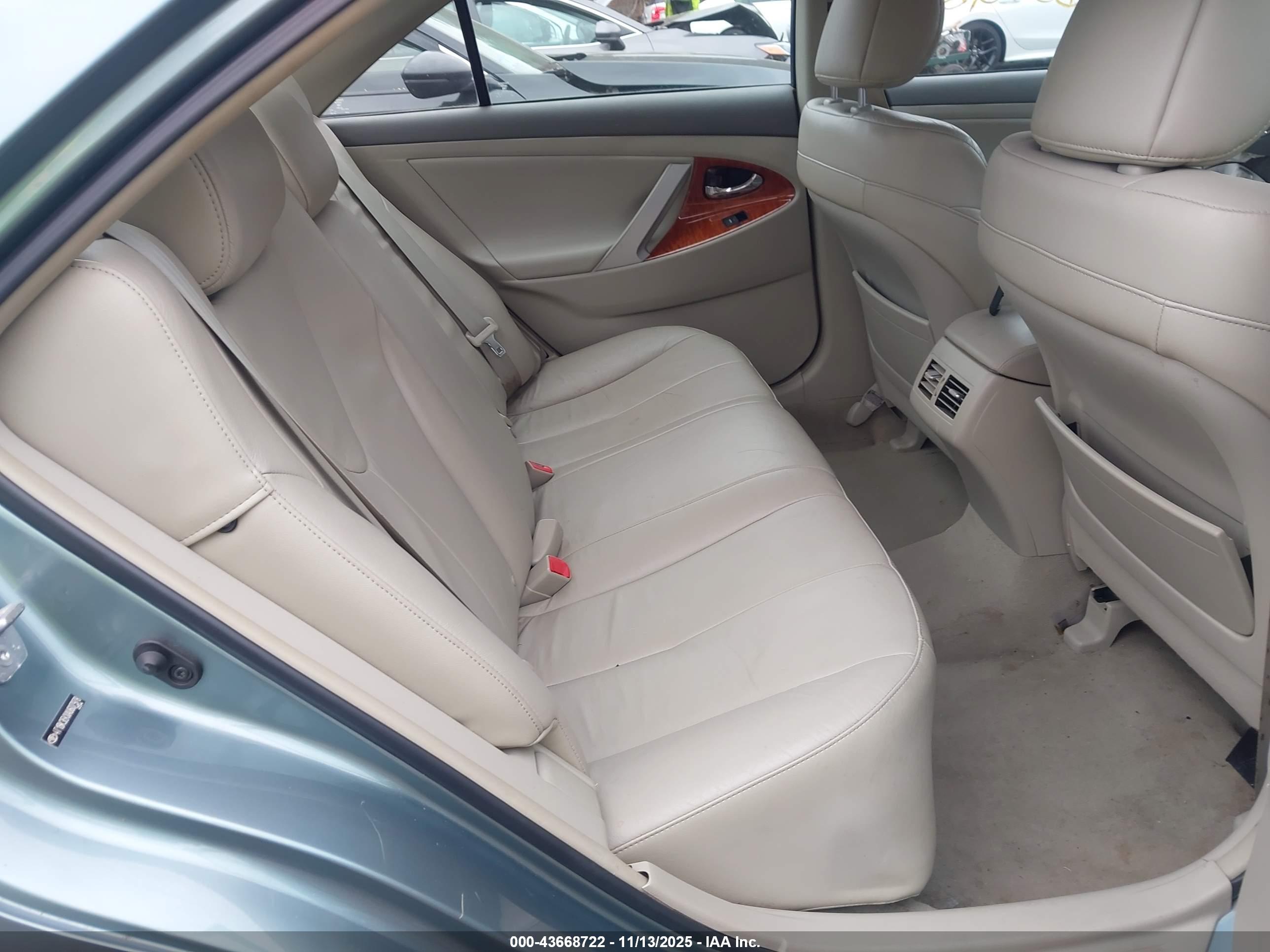 TOYOTA CAMRY image 8
