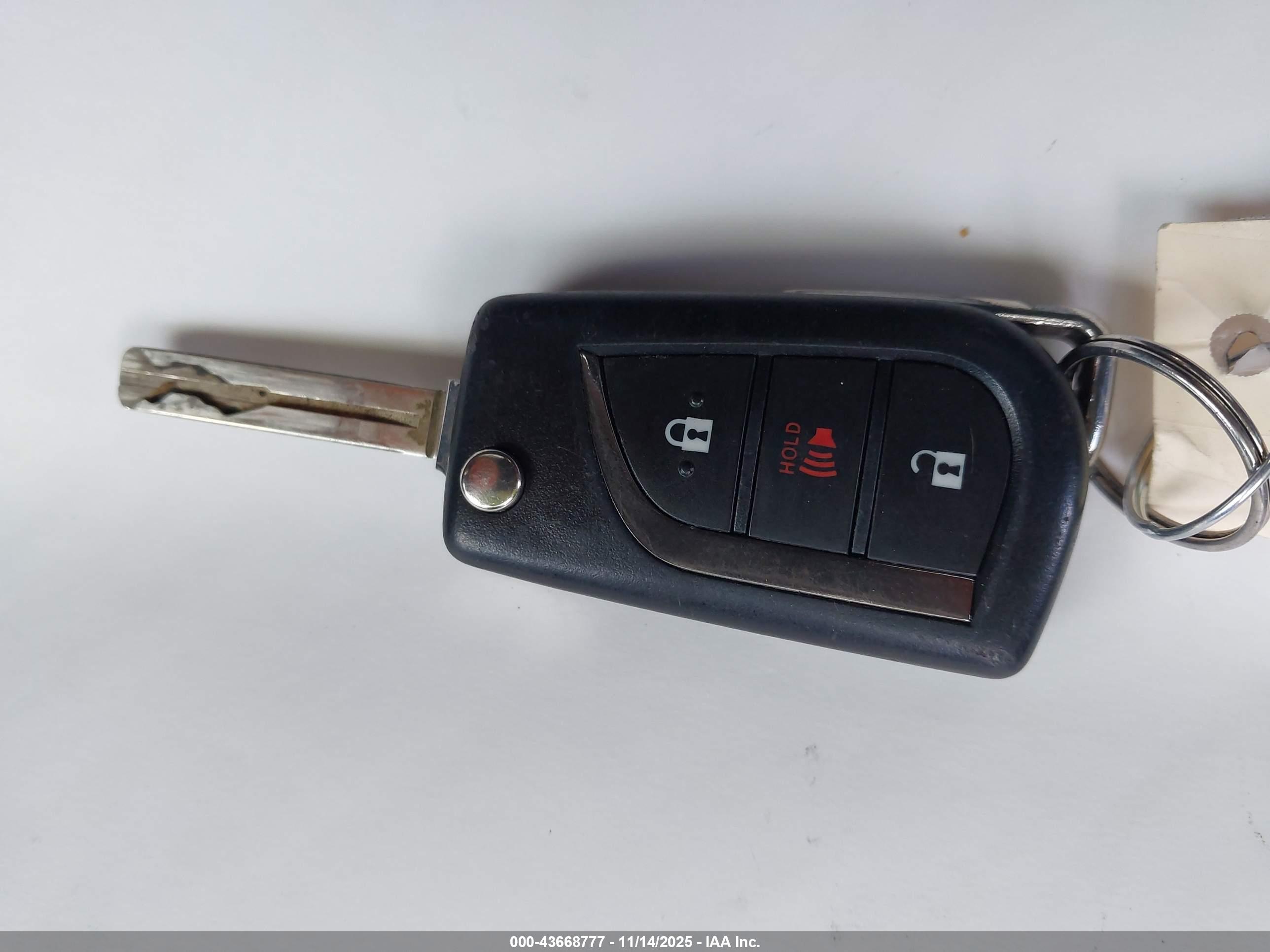TOYOTA RAV4 image 11