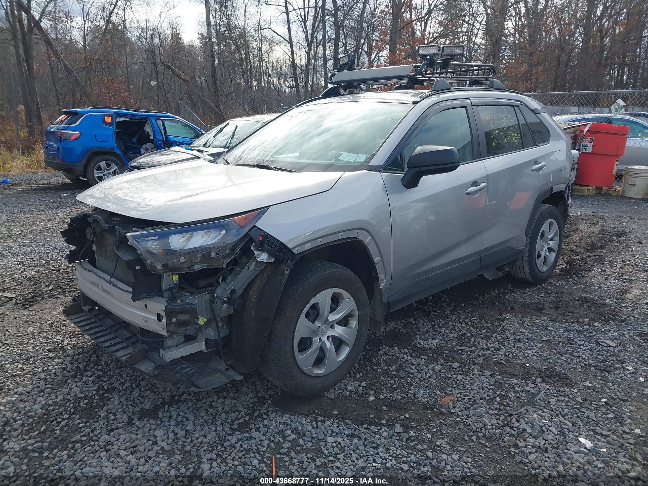 TOYOTA RAV4 image 2