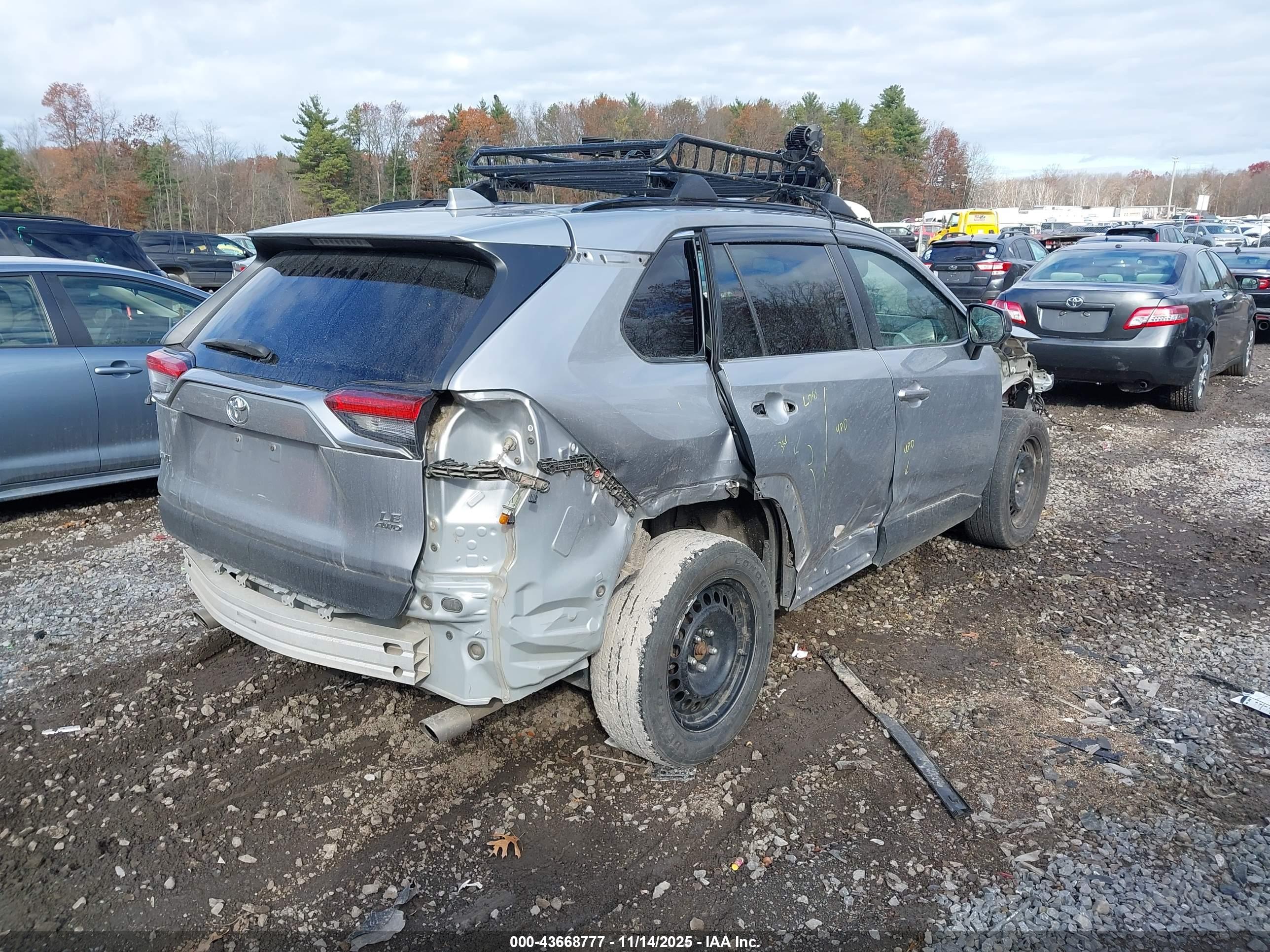 TOYOTA RAV4 image 4