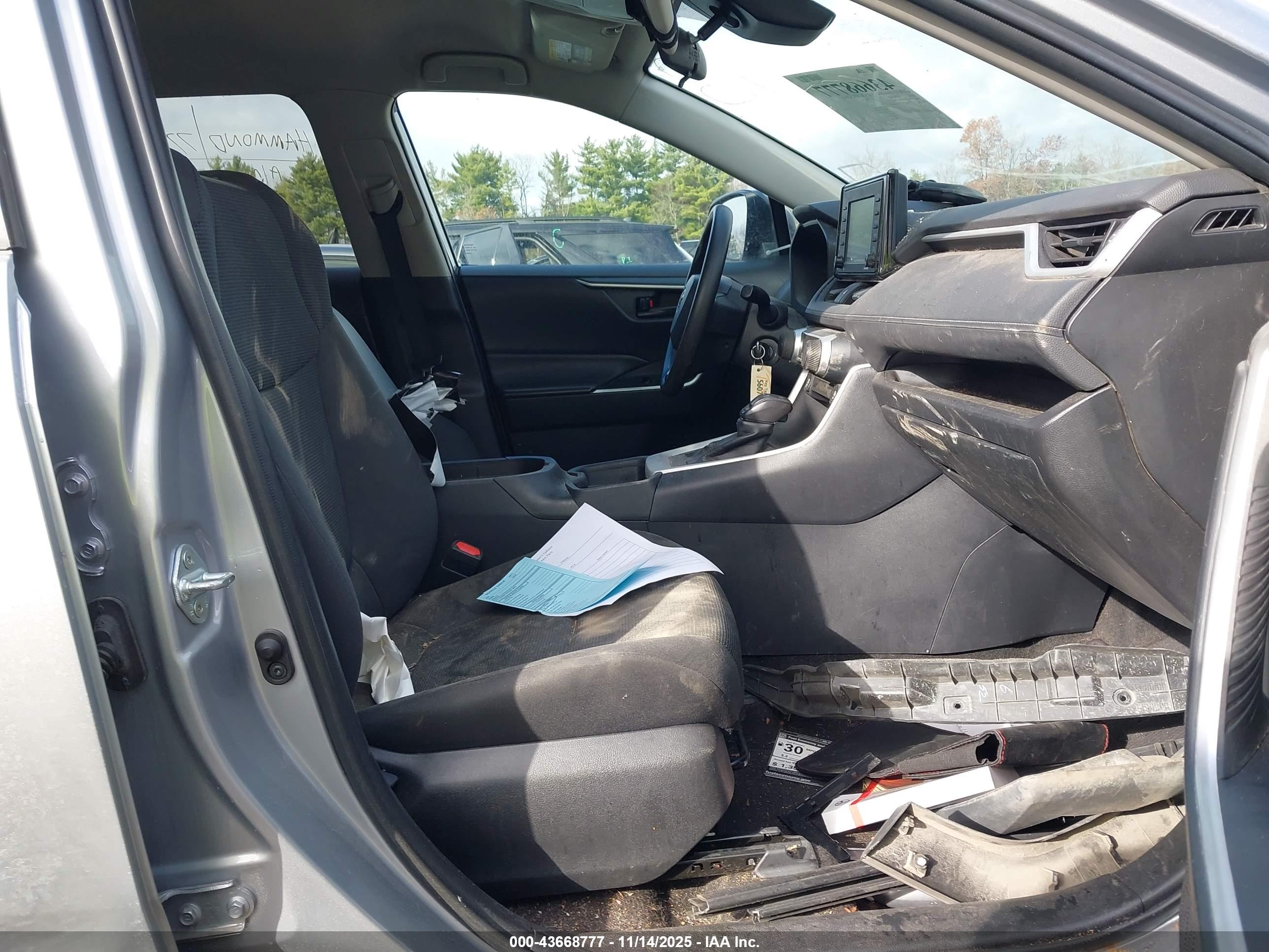 TOYOTA RAV4 image 5