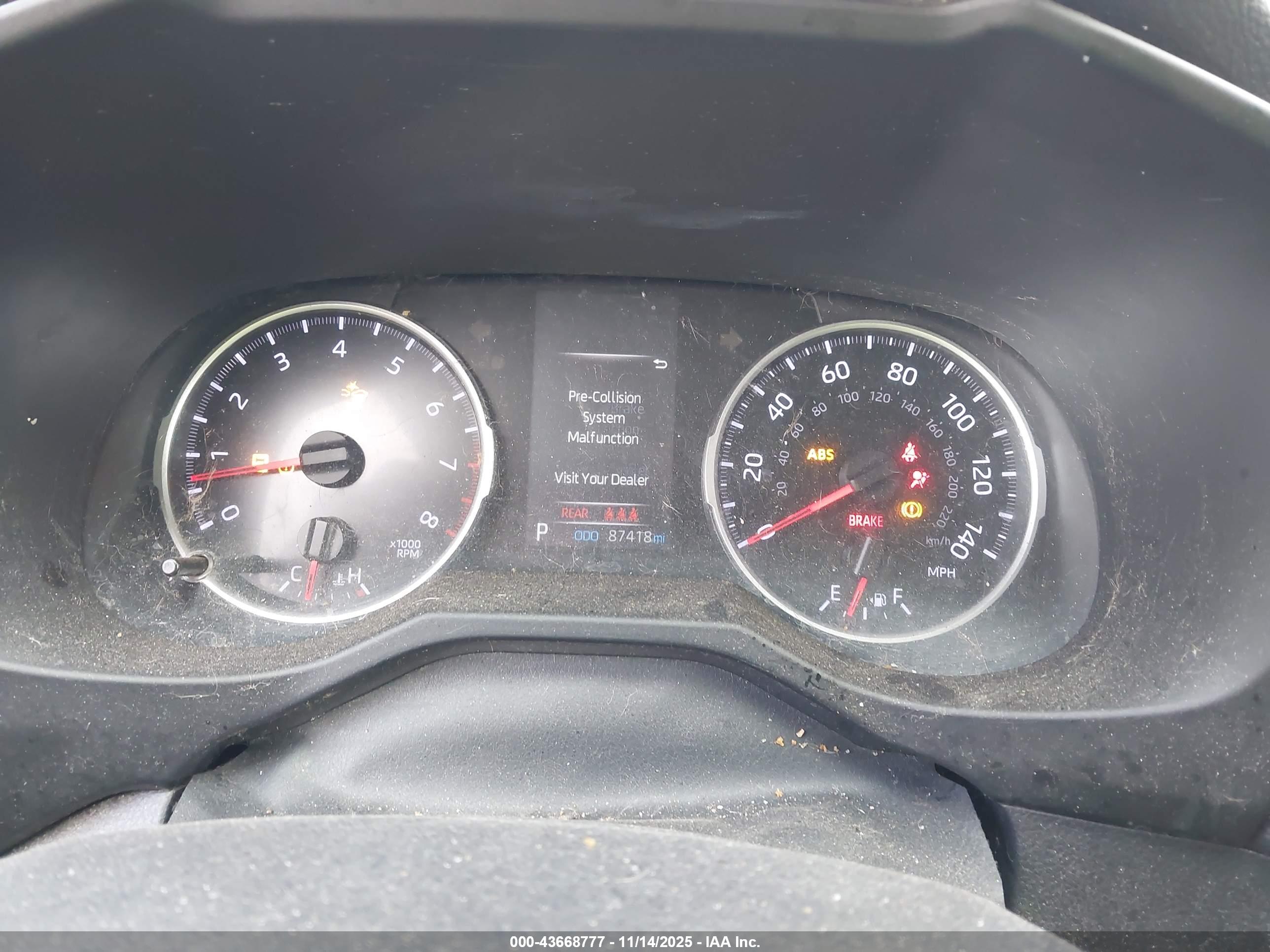 TOYOTA RAV4 image 7