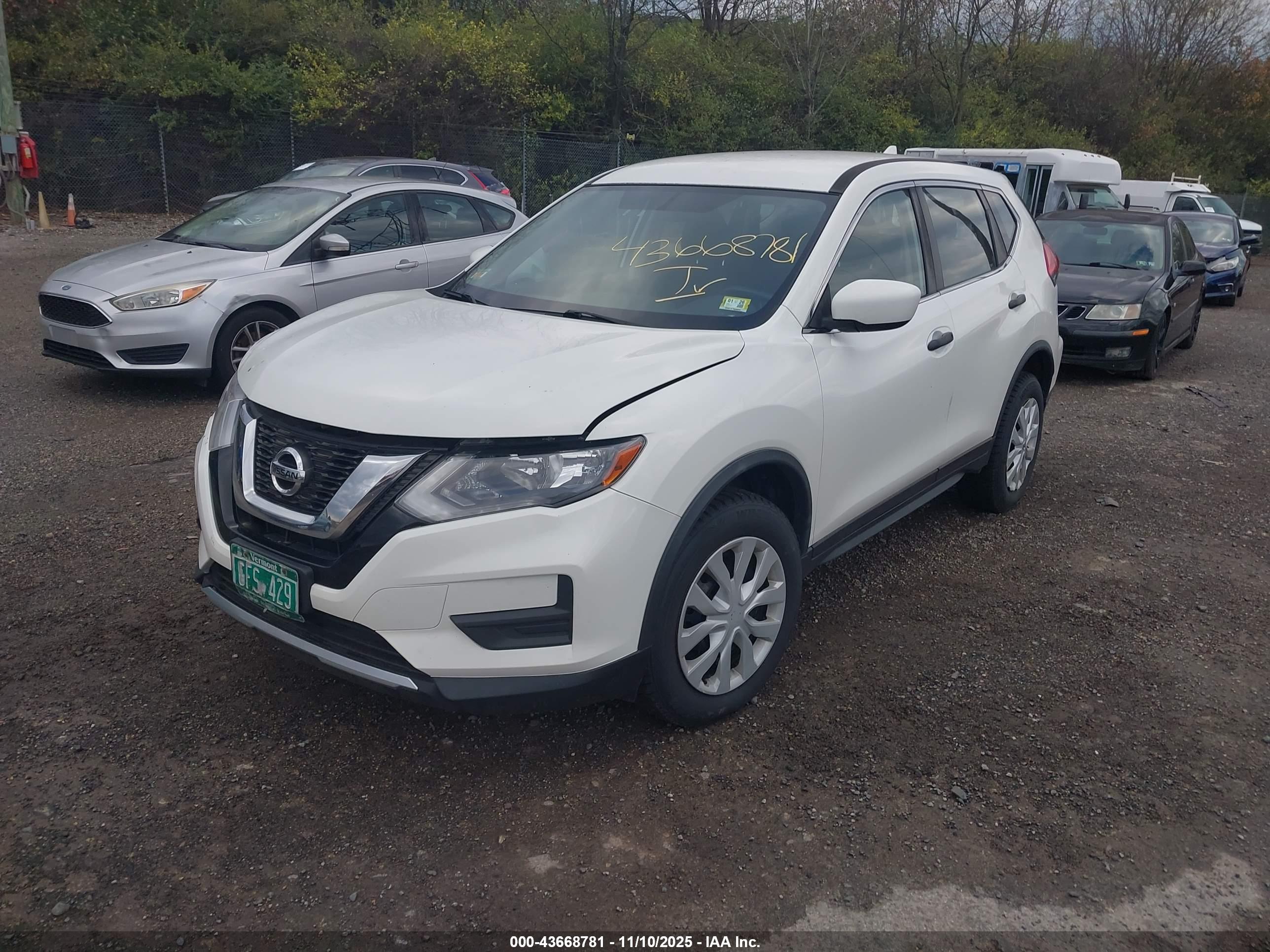 NISSAN ROGUE image 2