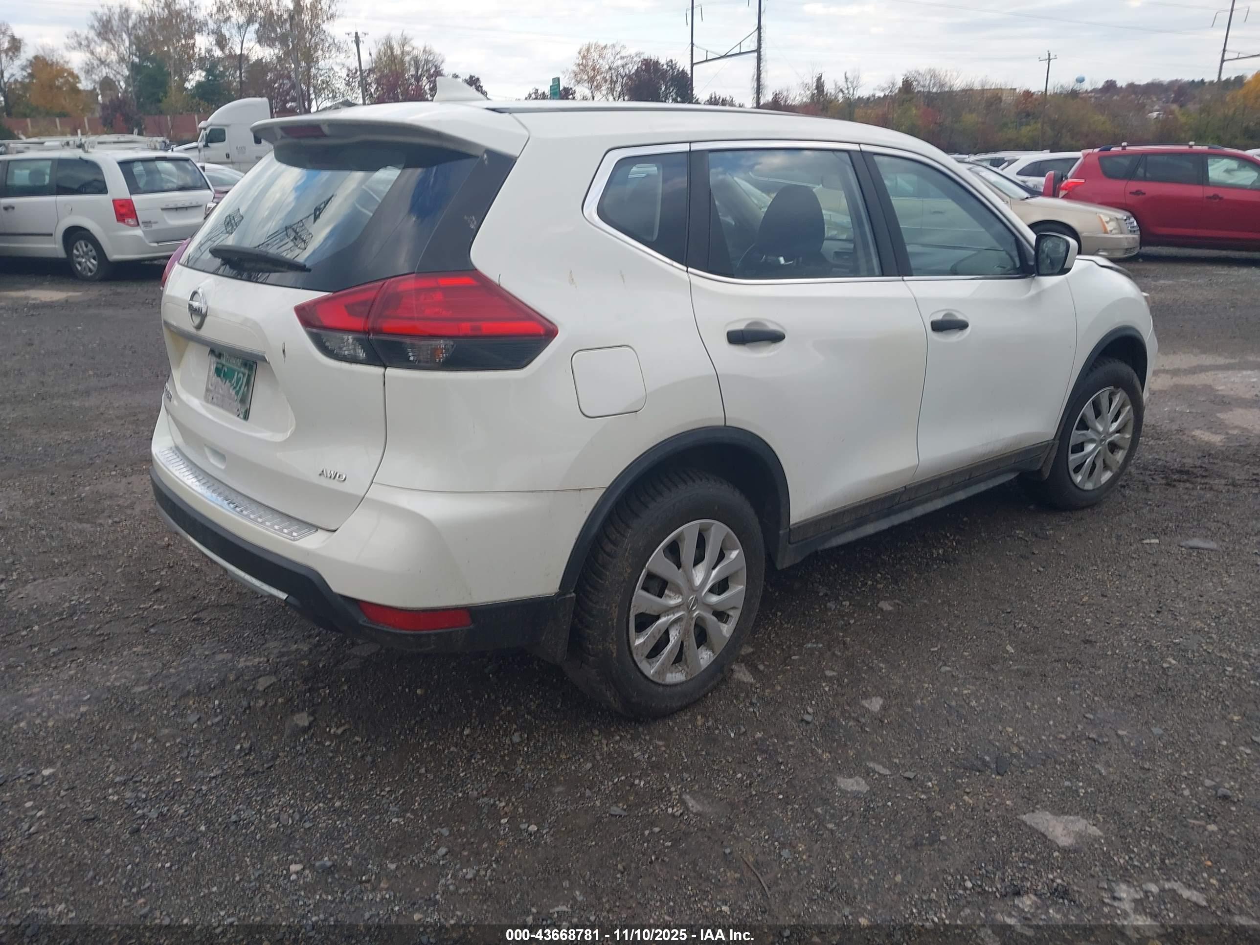 NISSAN ROGUE image 4