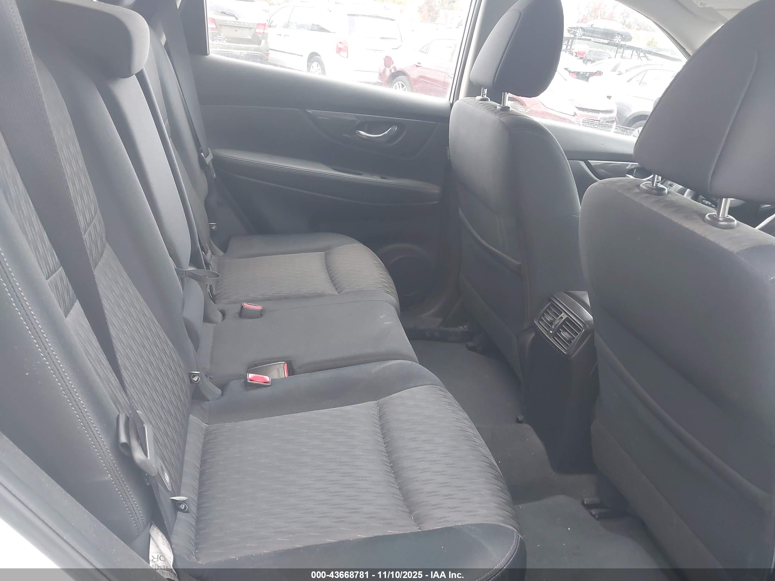 NISSAN ROGUE image 8