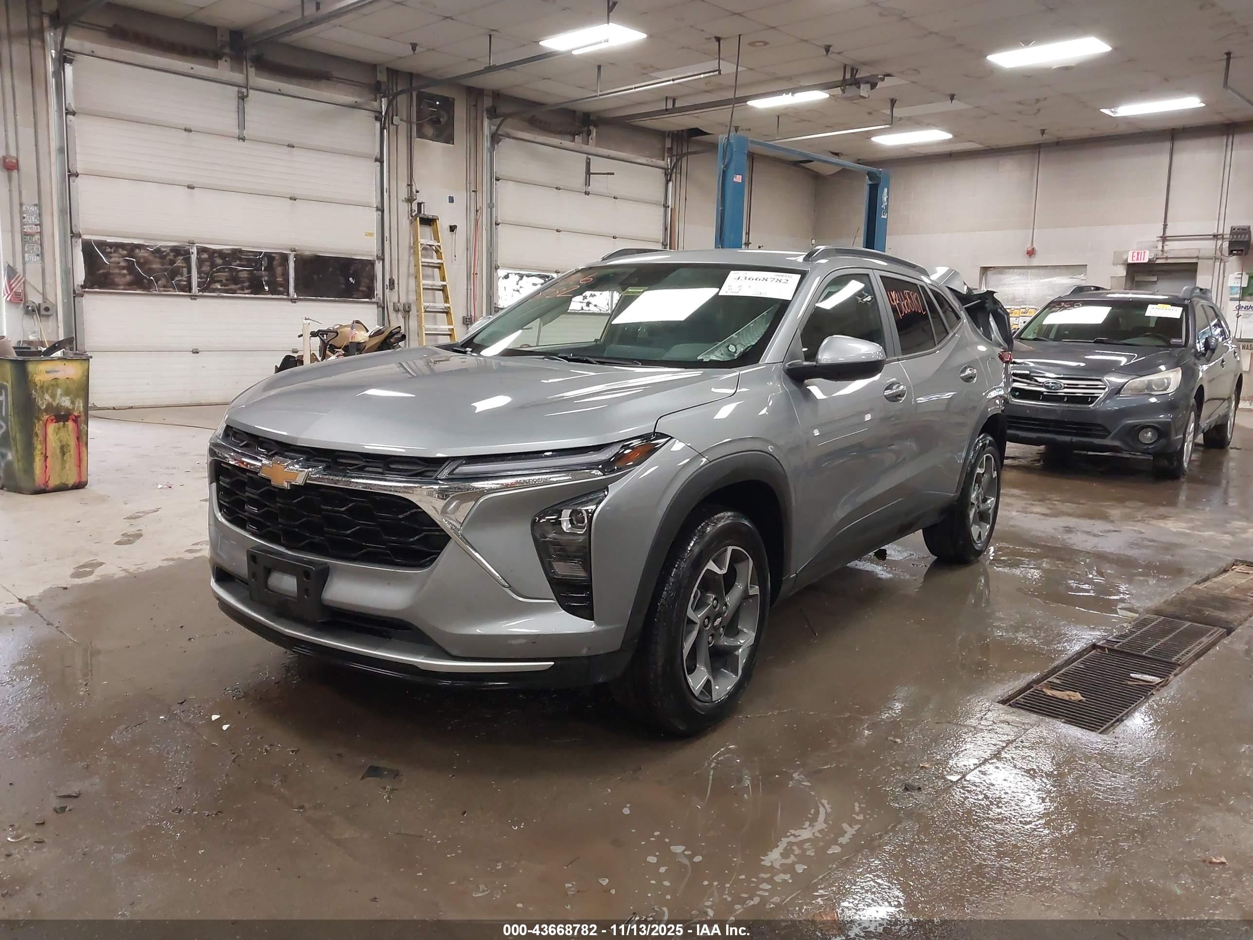 CHEVROLET TRAX image 2