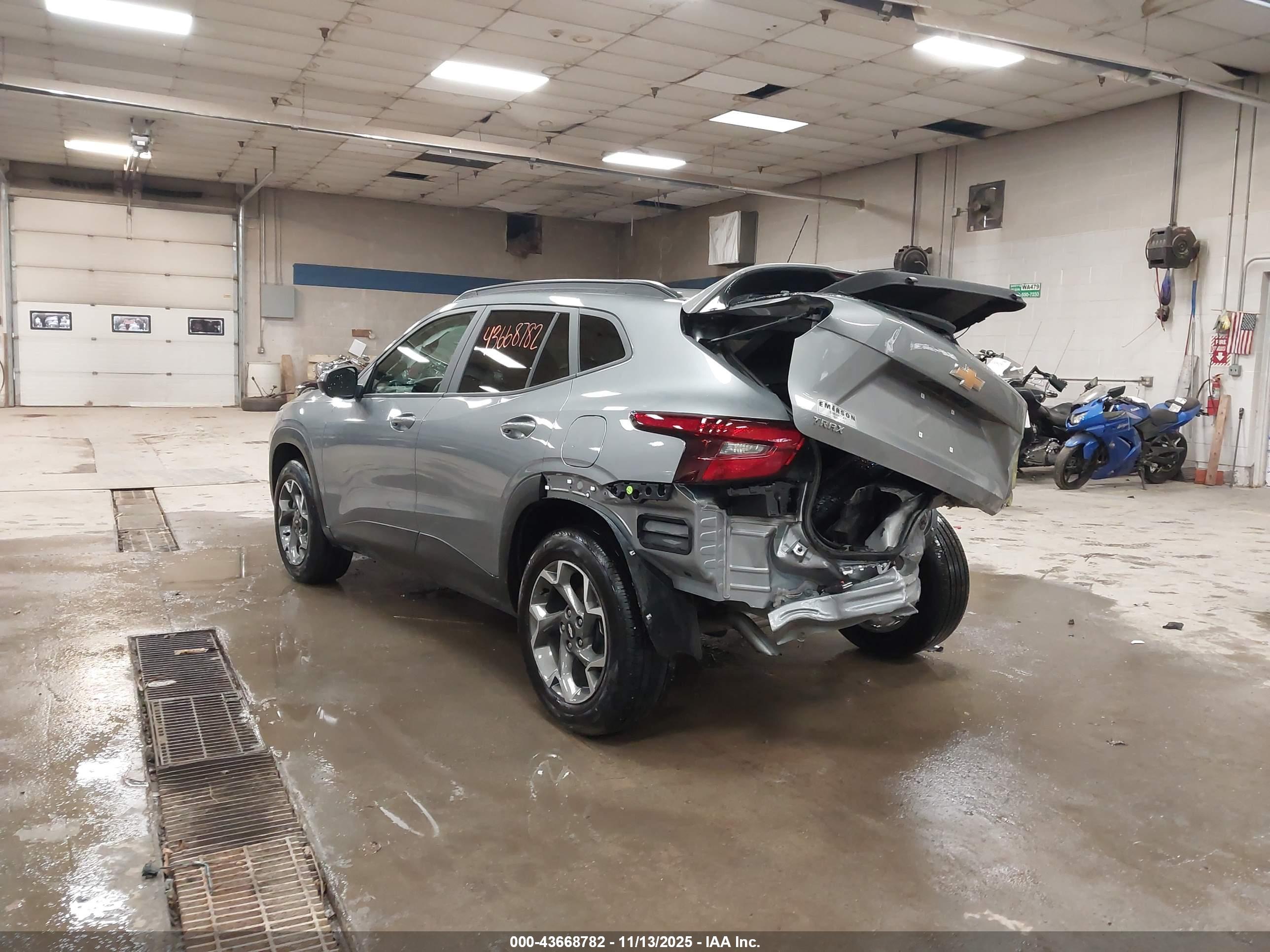 CHEVROLET TRAX image 3