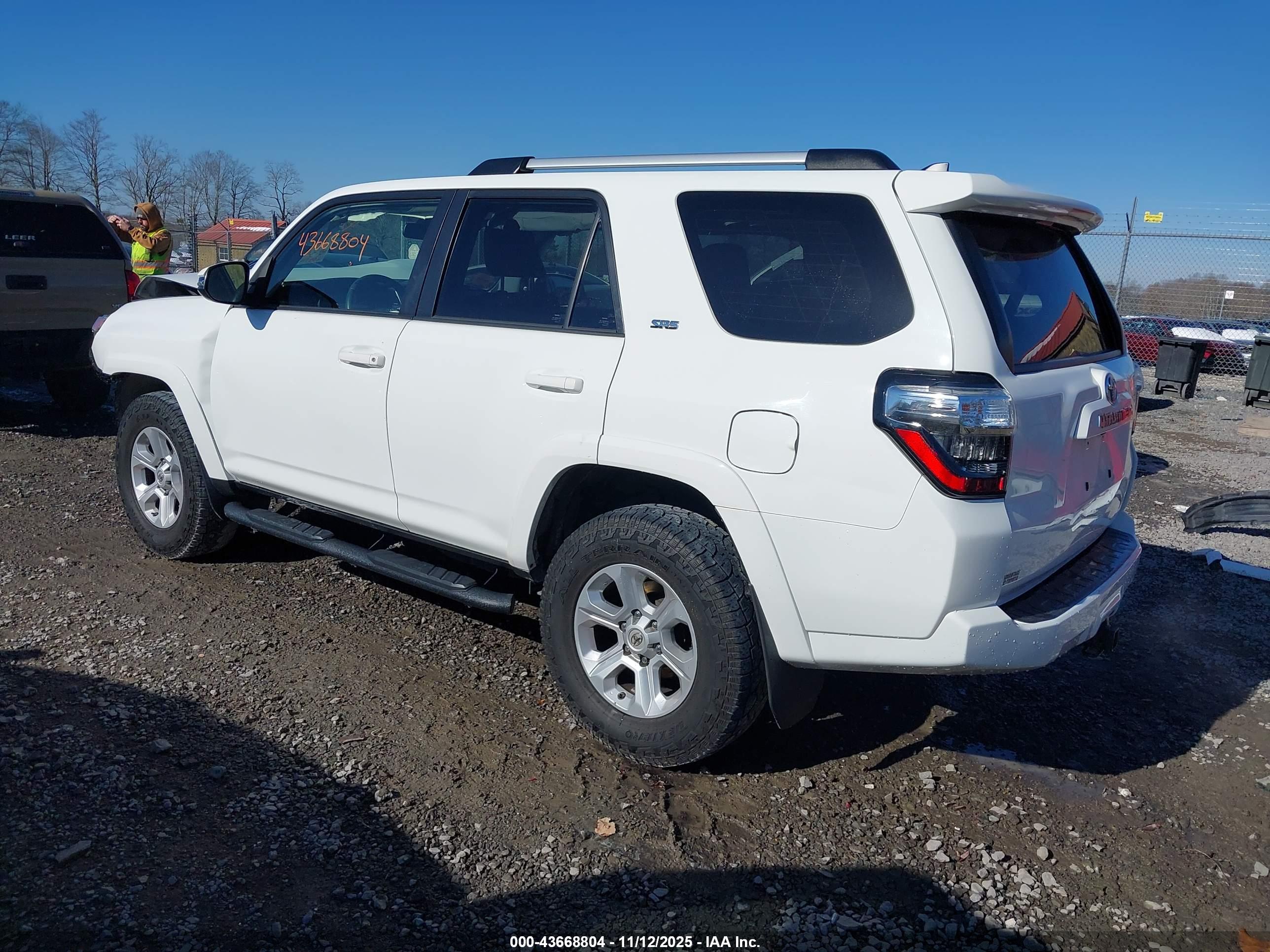 TOYOTA 4RUNNER image 3