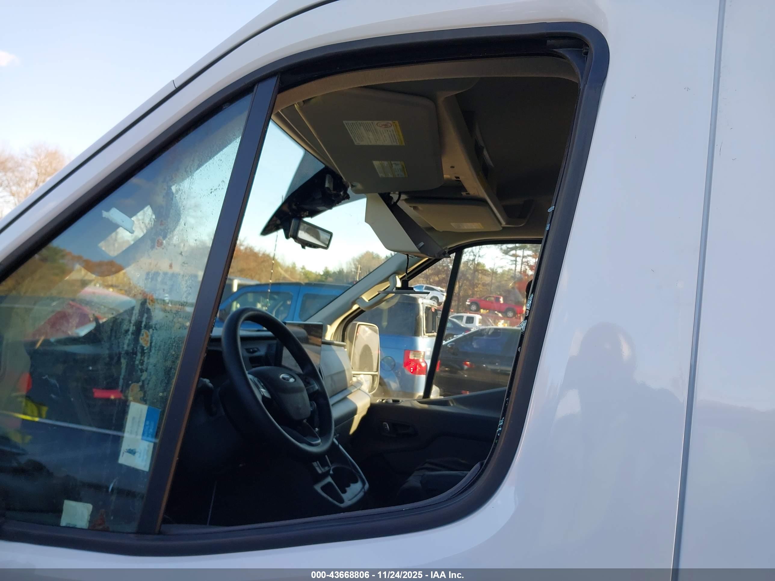 FORD TRANSIT-250 image 6