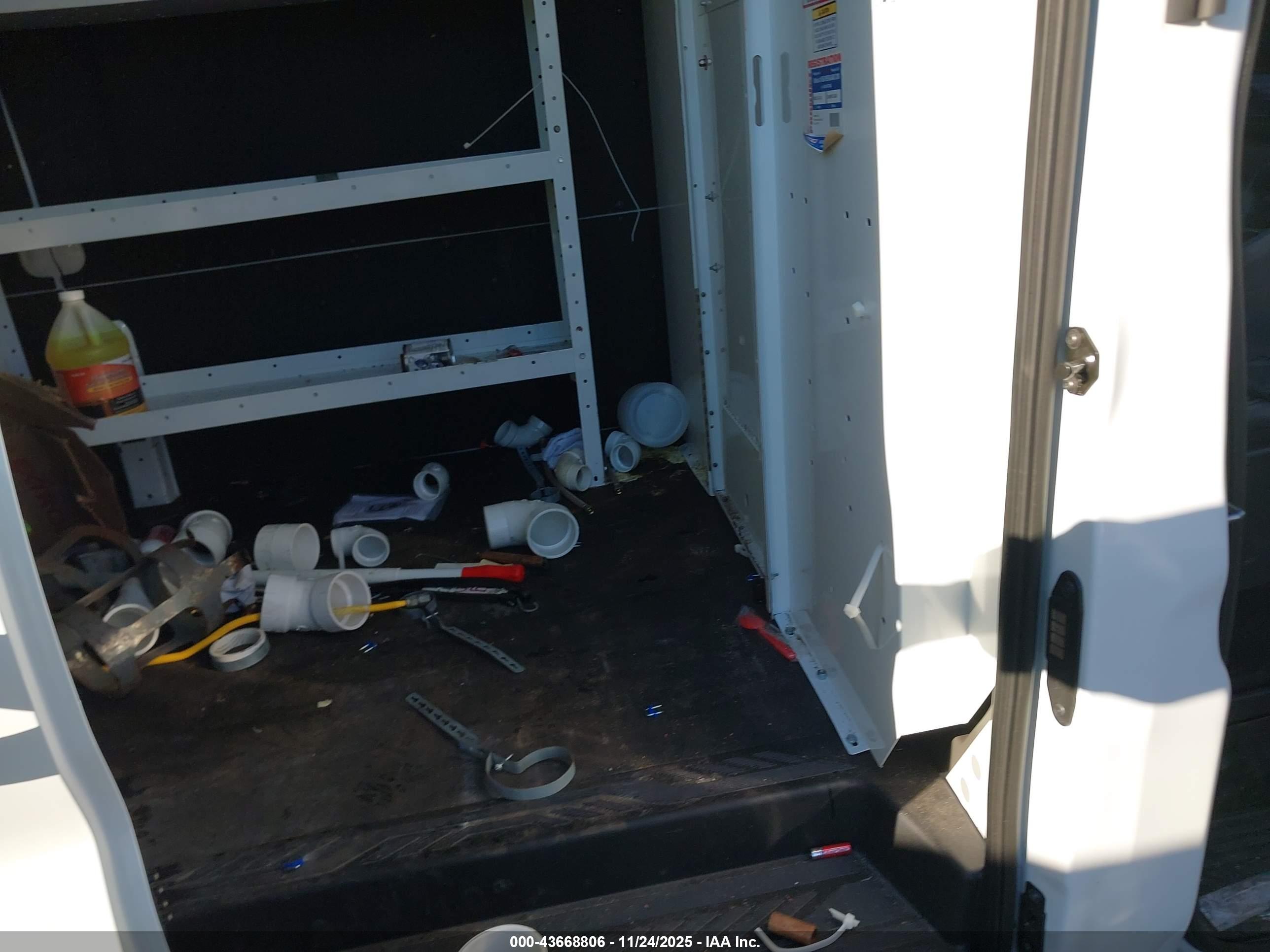 FORD TRANSIT-250 image 8