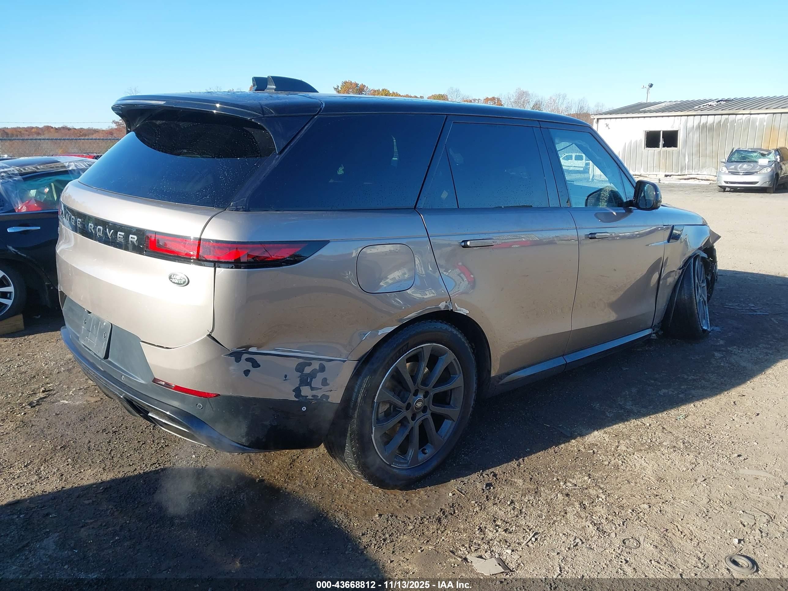 LAND ROVER image 4