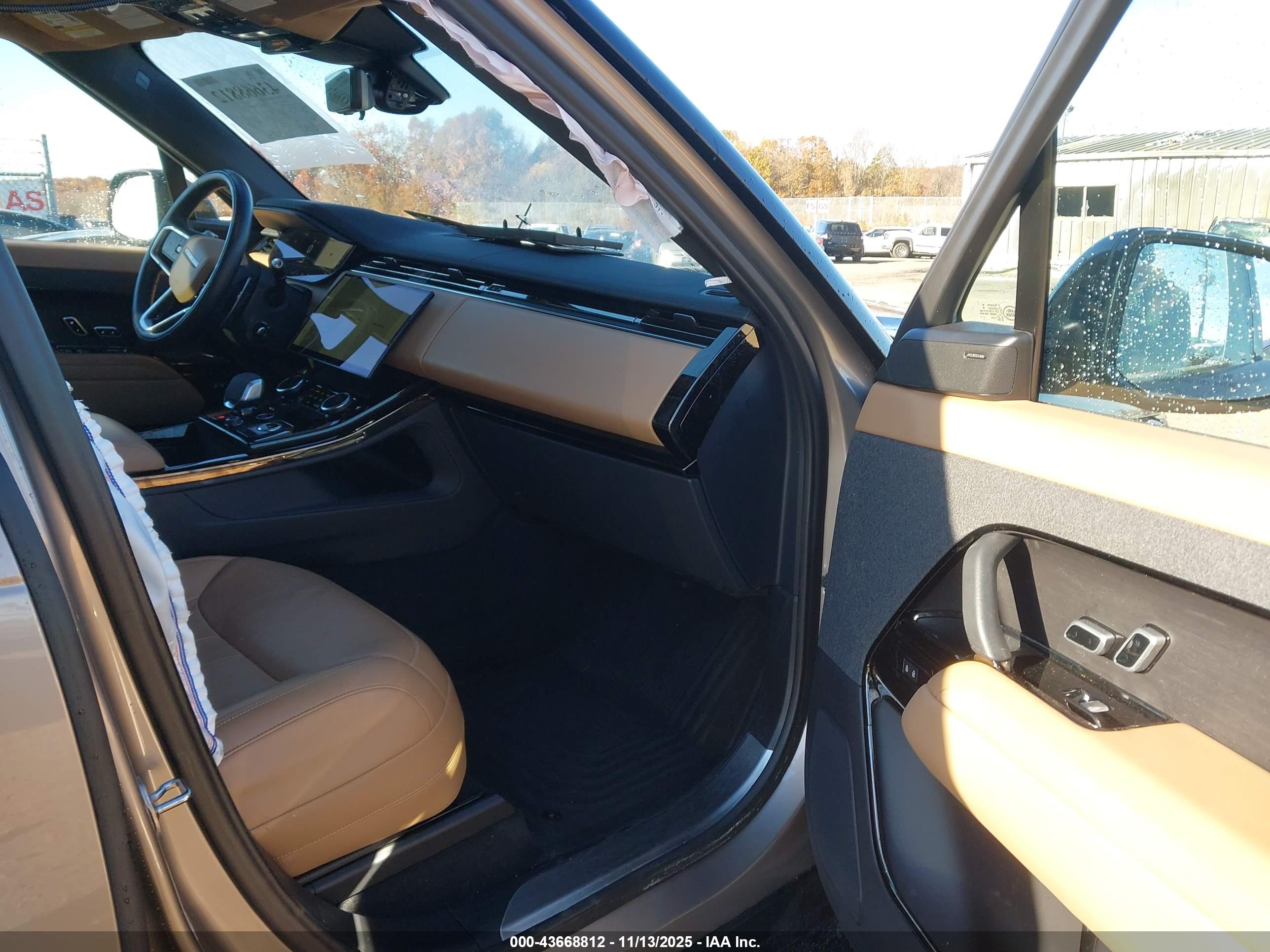 LAND ROVER image 5