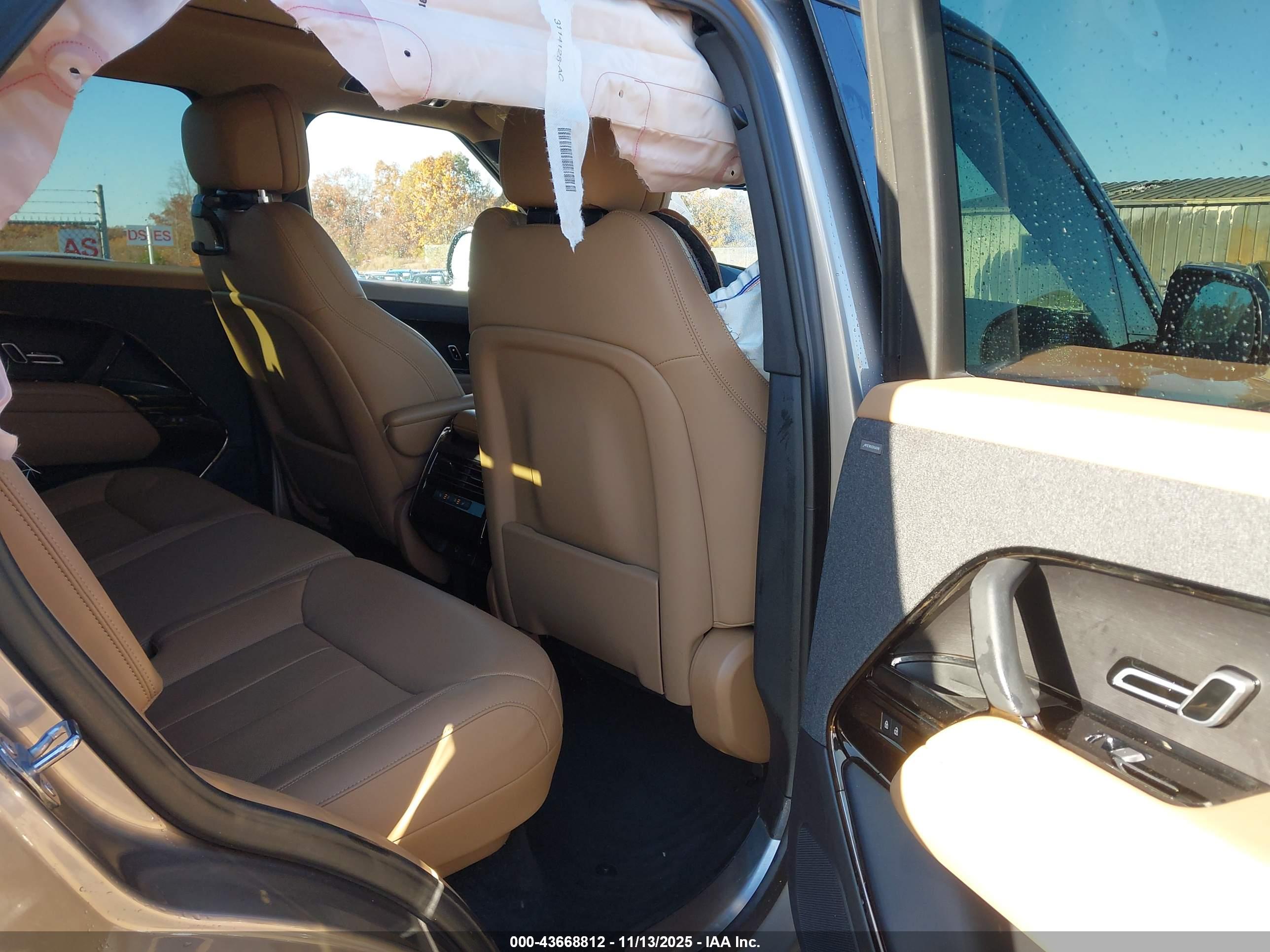 LAND ROVER image 8