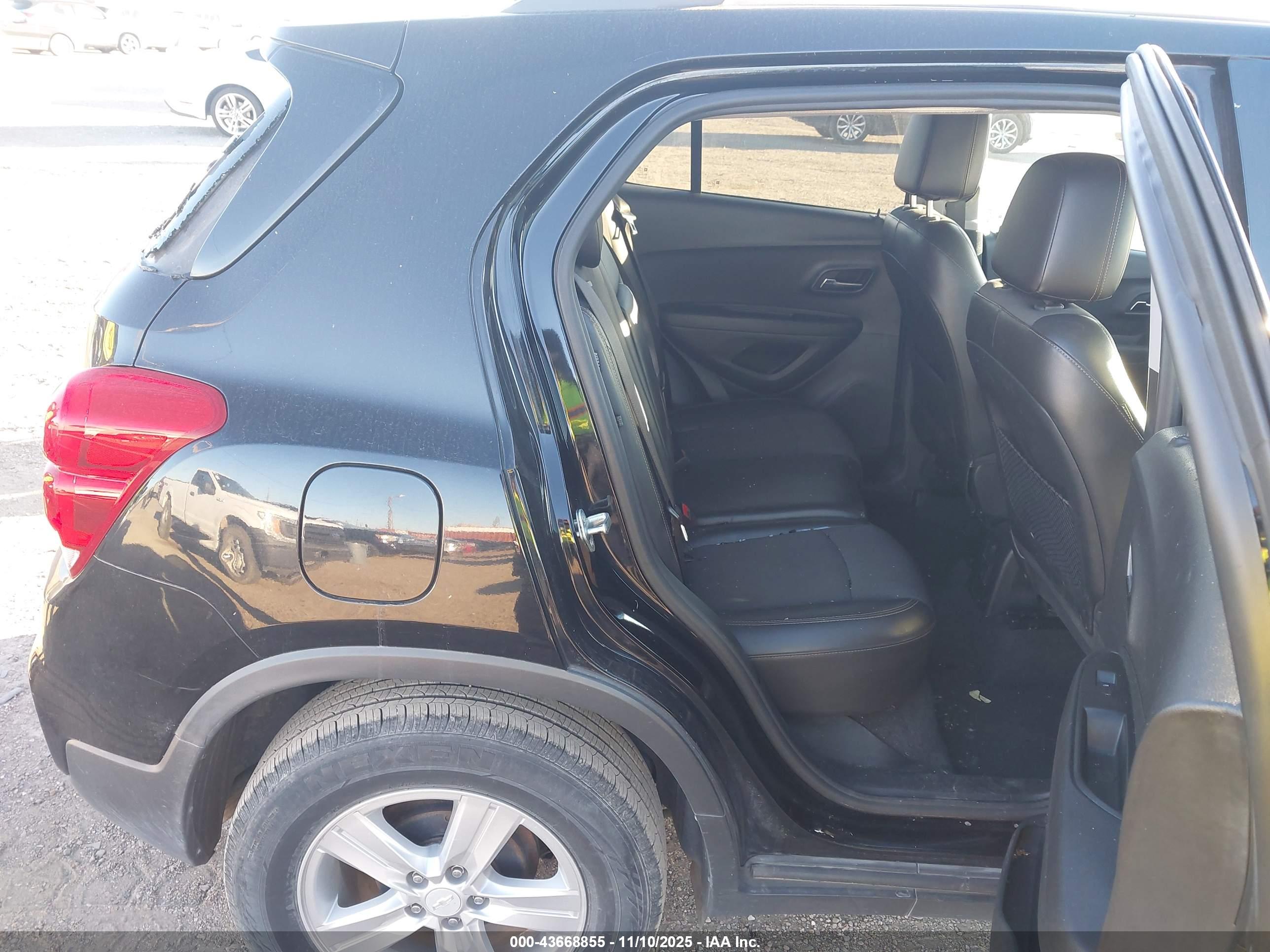 CHEVROLET TRAX image 8