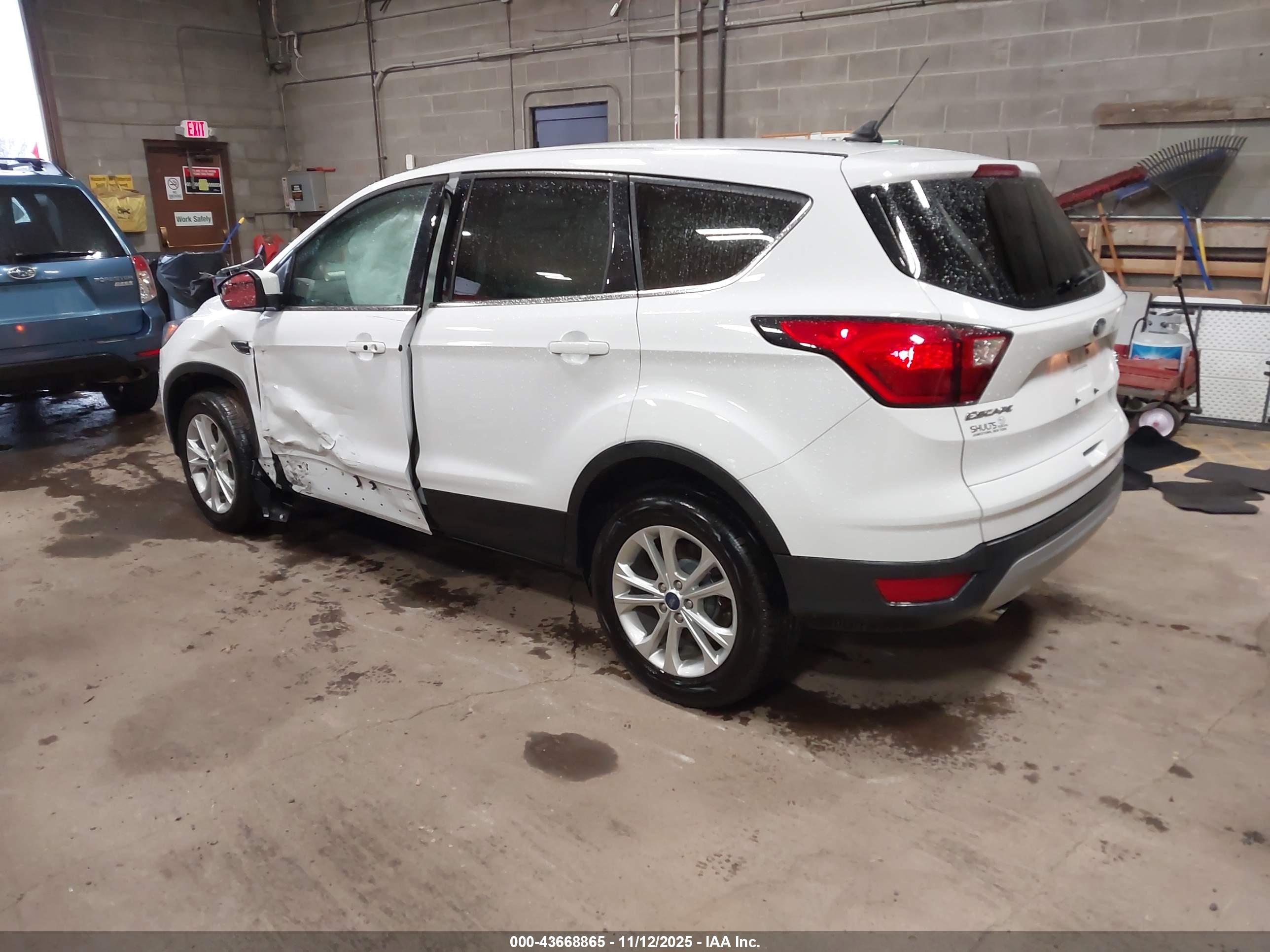 FORD ESCAPE image 3
