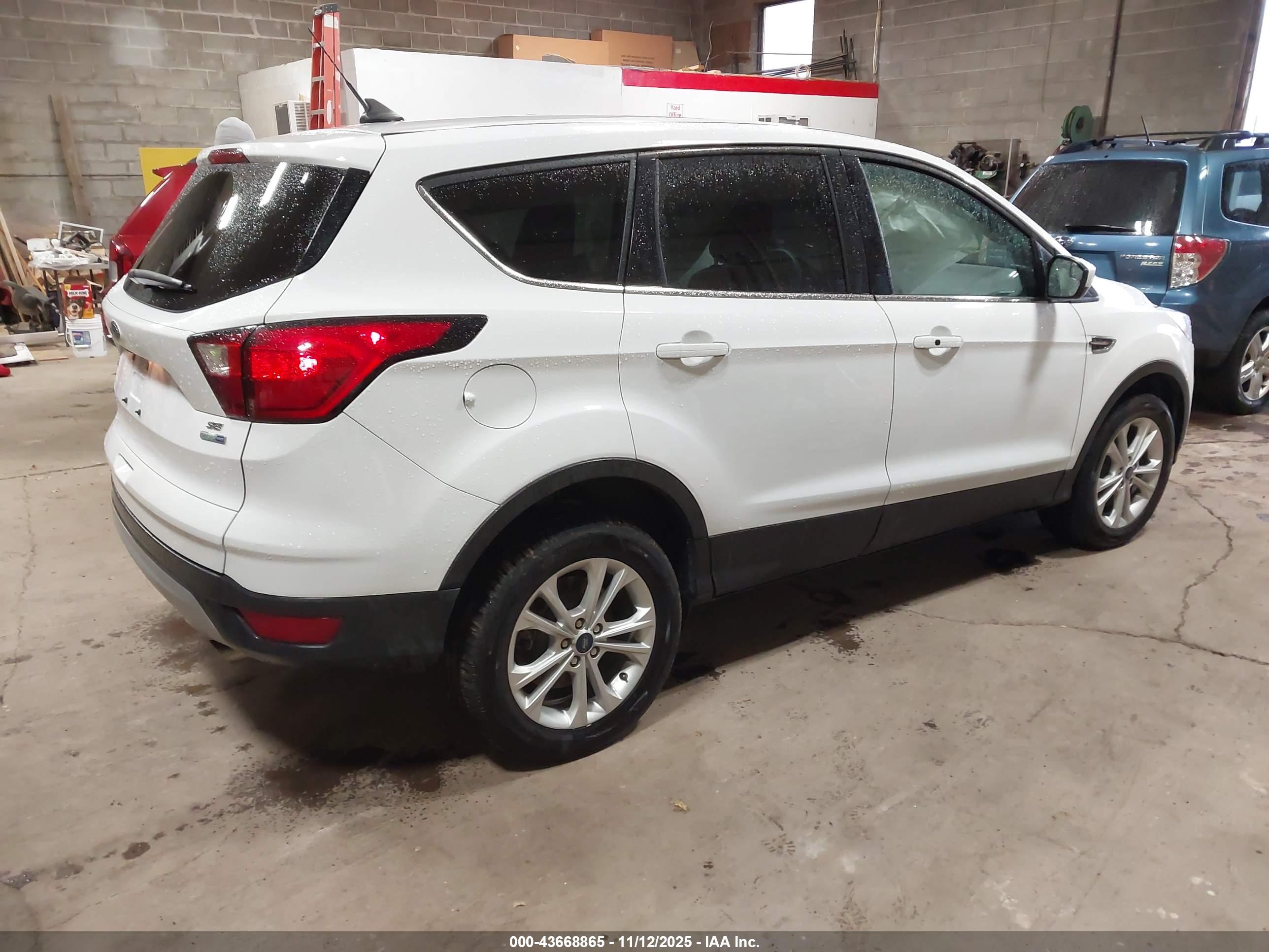 FORD ESCAPE image 4