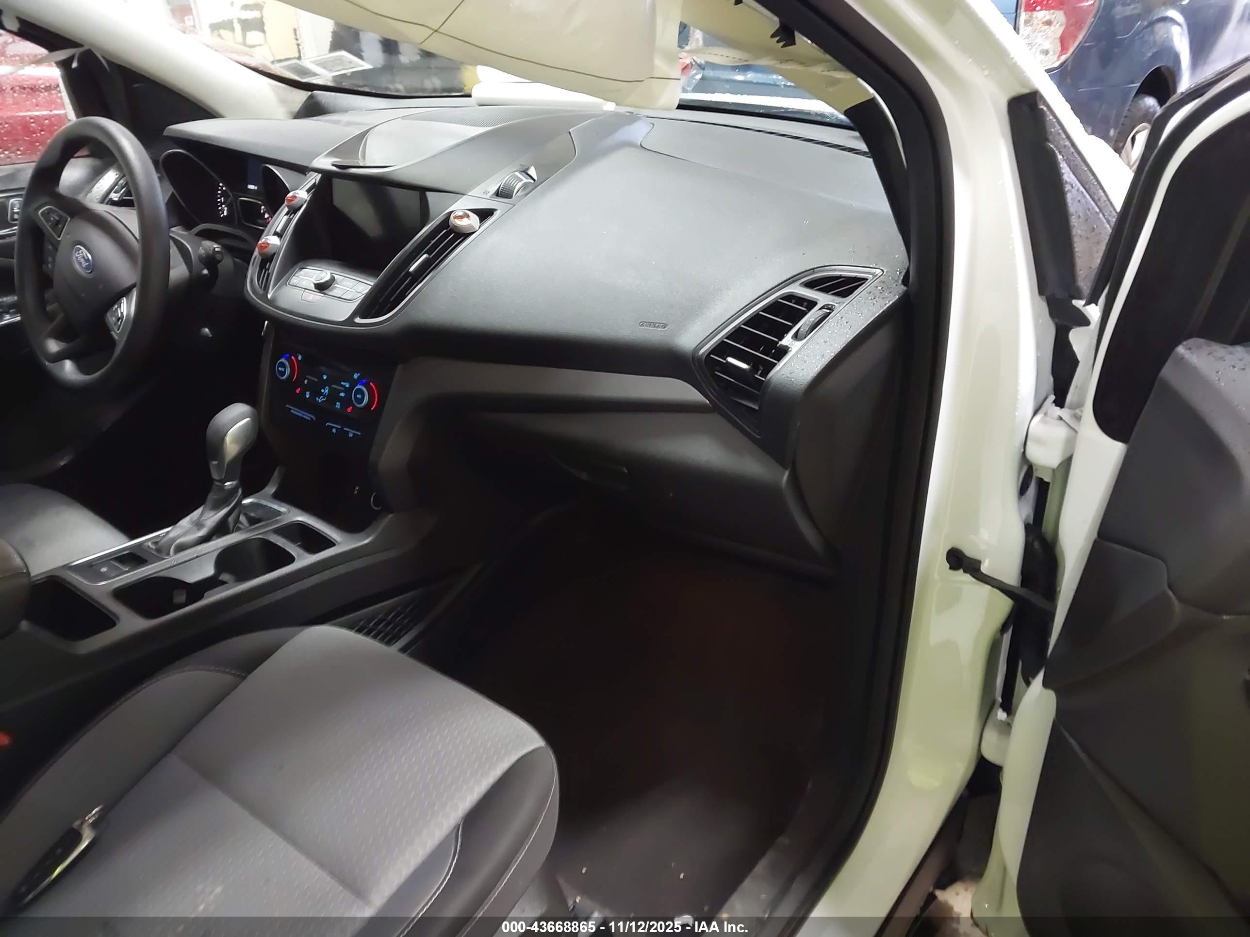 FORD ESCAPE image 5
