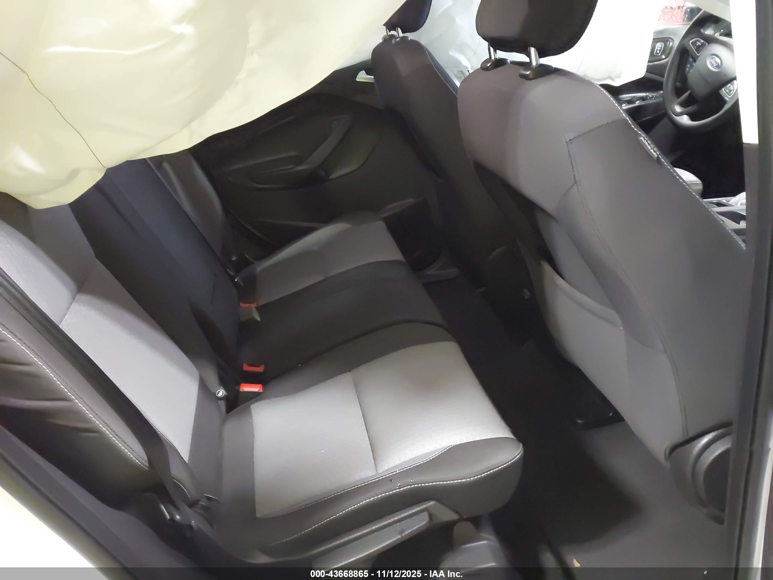 FORD ESCAPE image 8