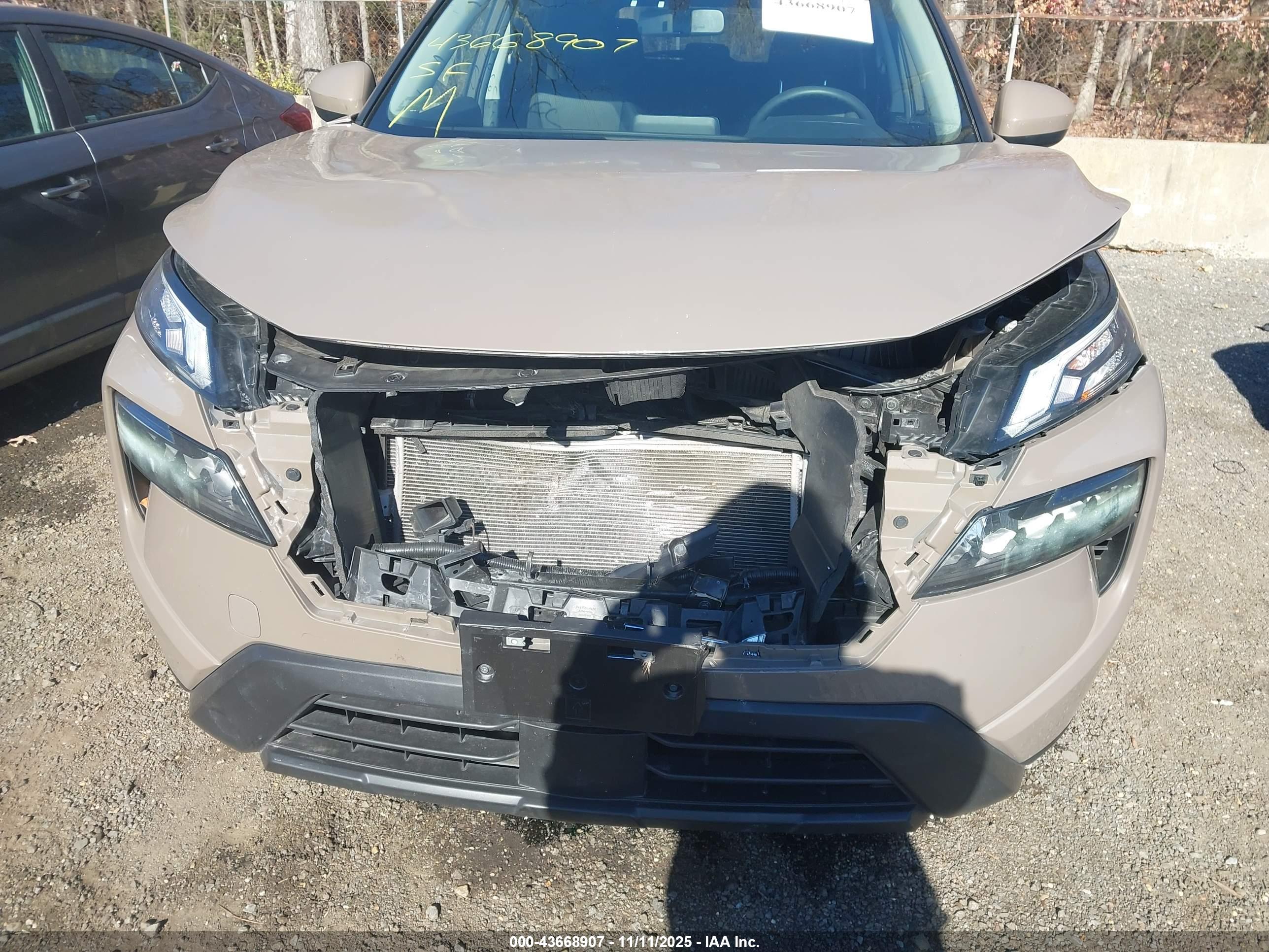 NISSAN ROGUE image 10